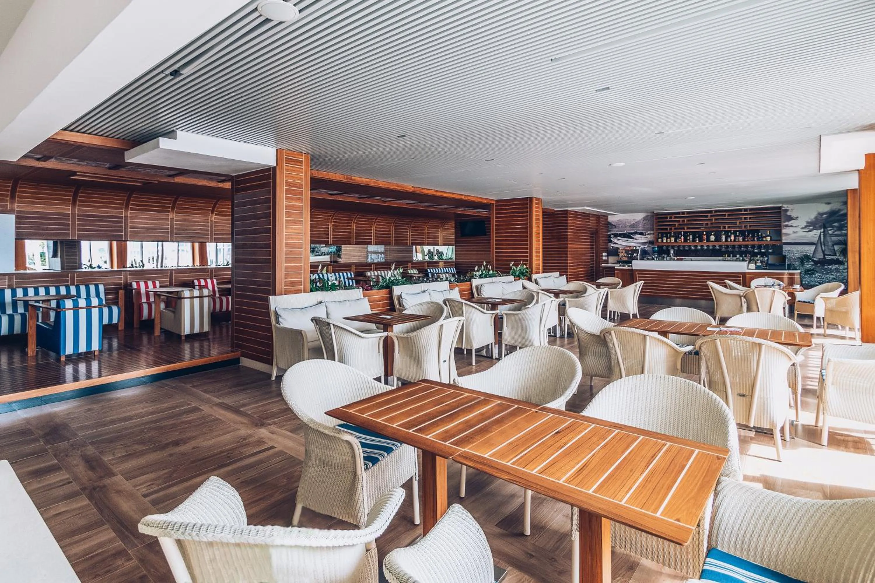 Lounge or bar in Carine Hotel Delfin