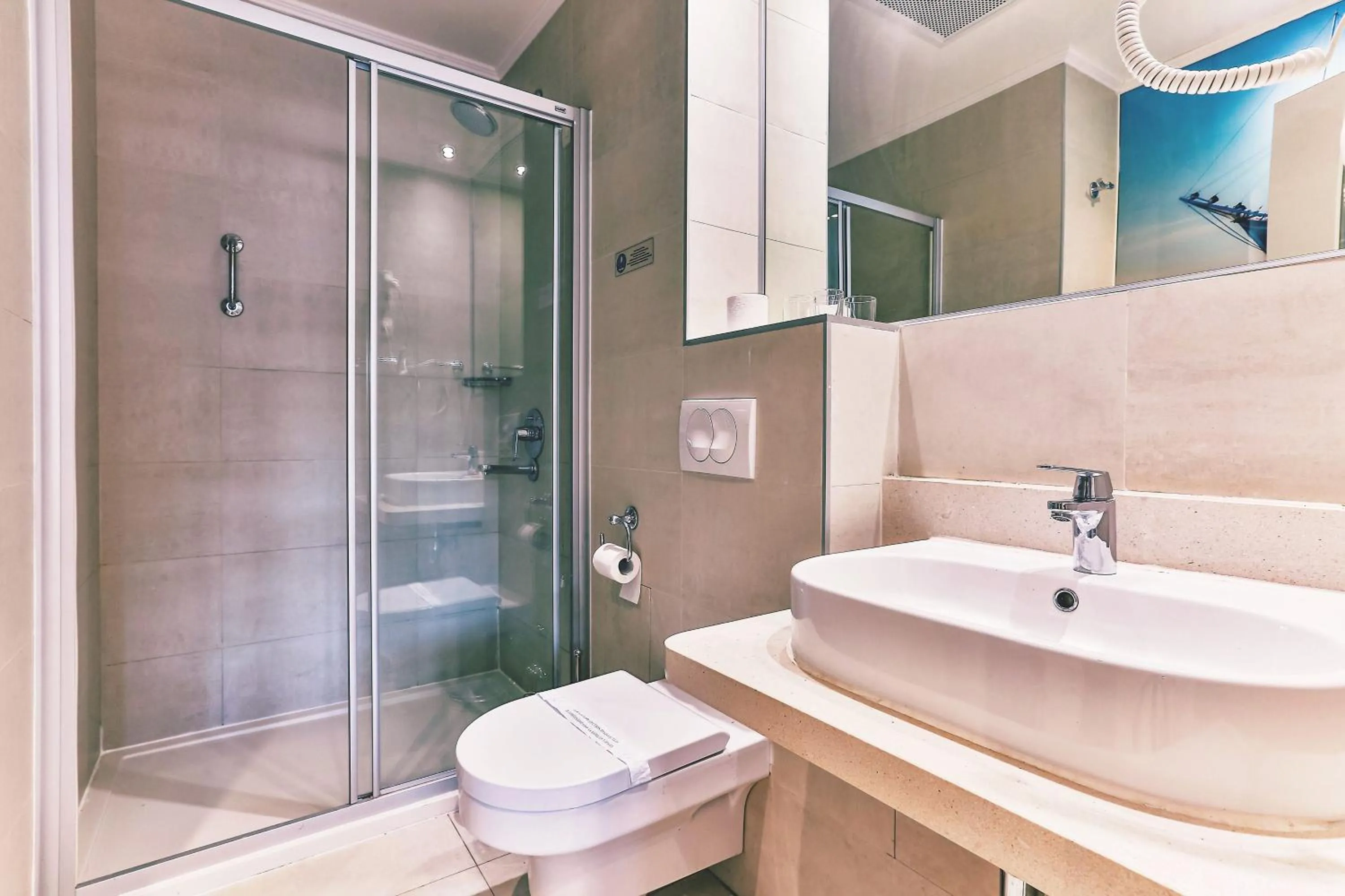 Bathroom in Carine Hotel Delfin