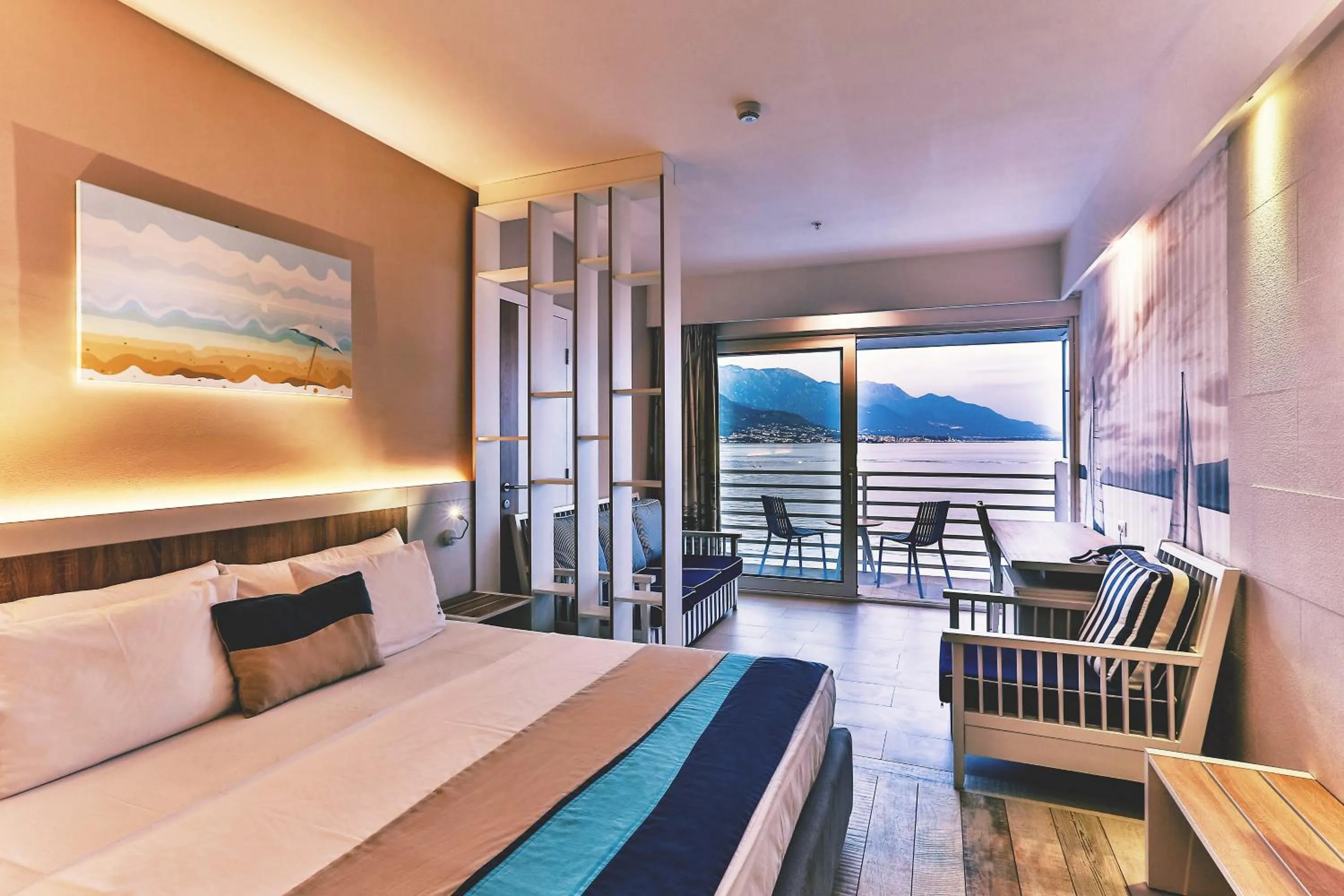 Bedroom, Bed in Carine Hotel Delfin