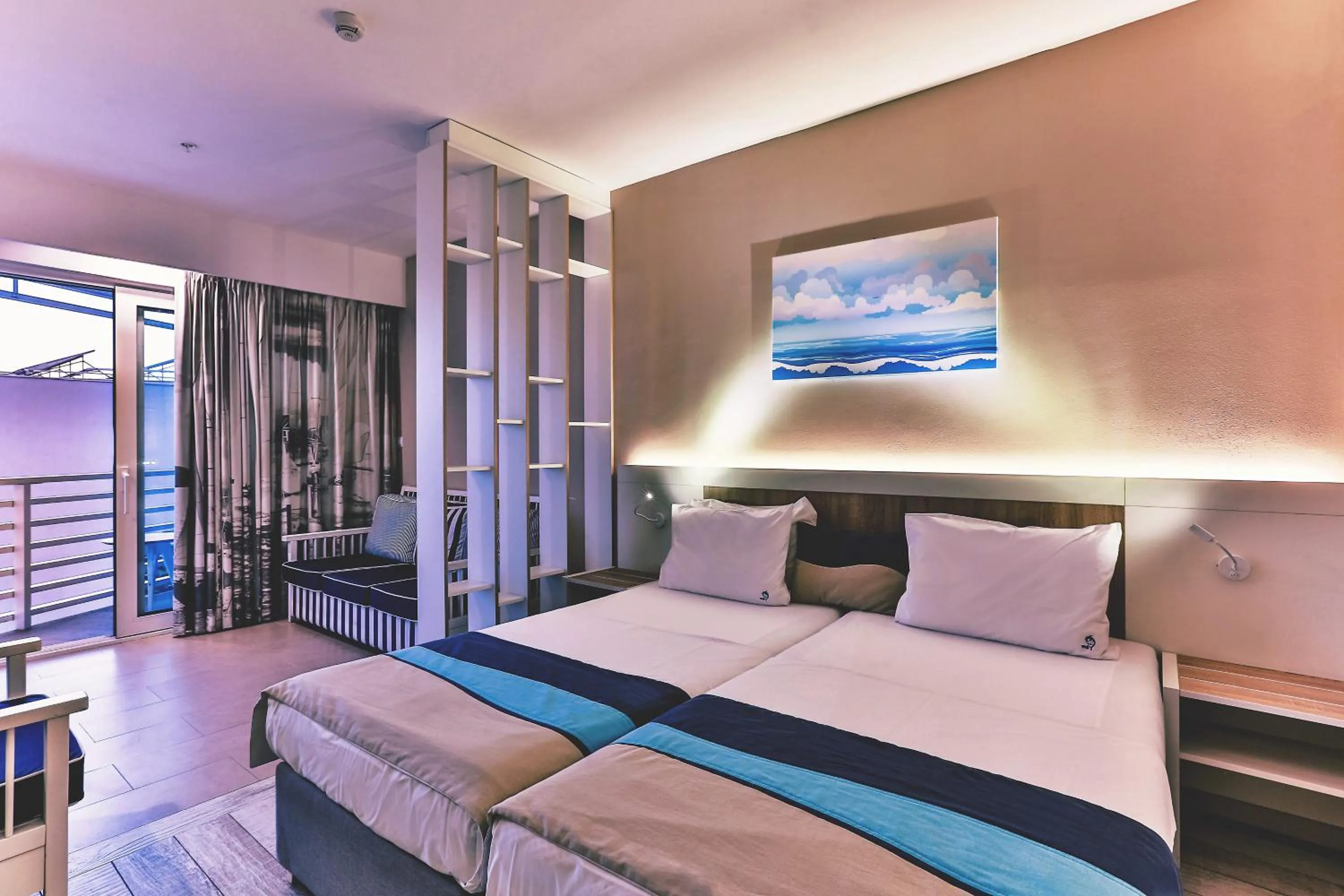 Bedroom, Bed in Carine Hotel Delfin