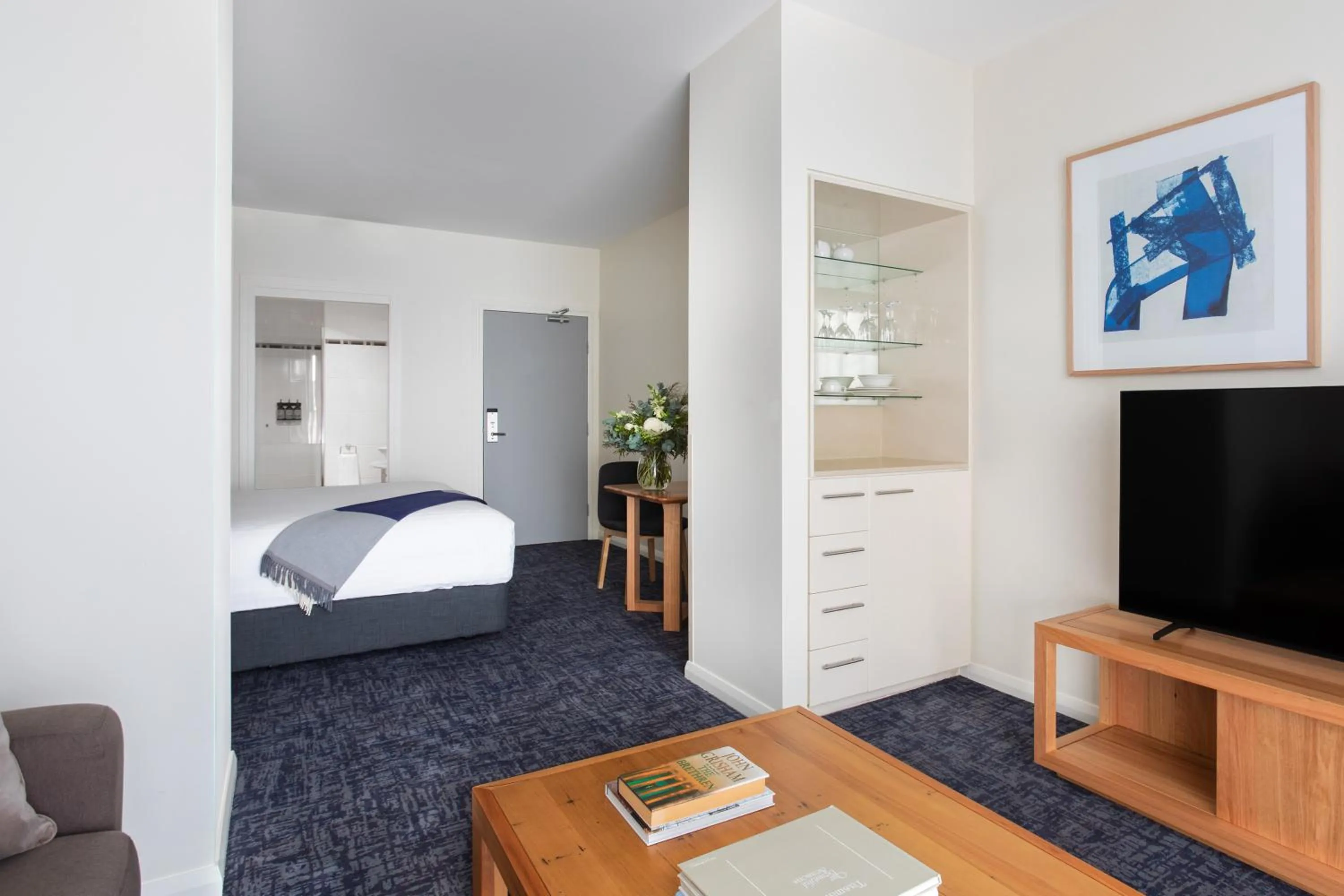 Living room, Bed in Peppers Seaport Launceston