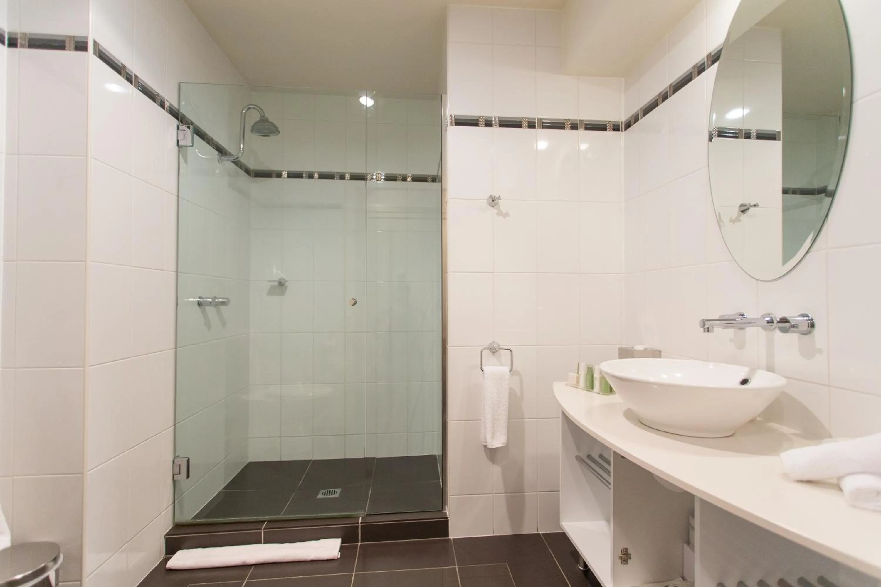 Bathroom in Peppers Seaport Launceston