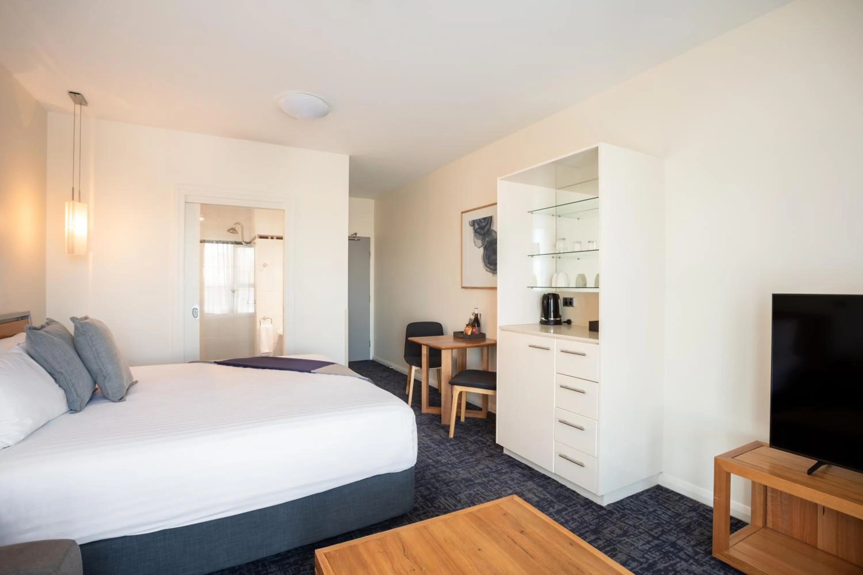 Photo of the whole room, Bed in Peppers Seaport Launceston