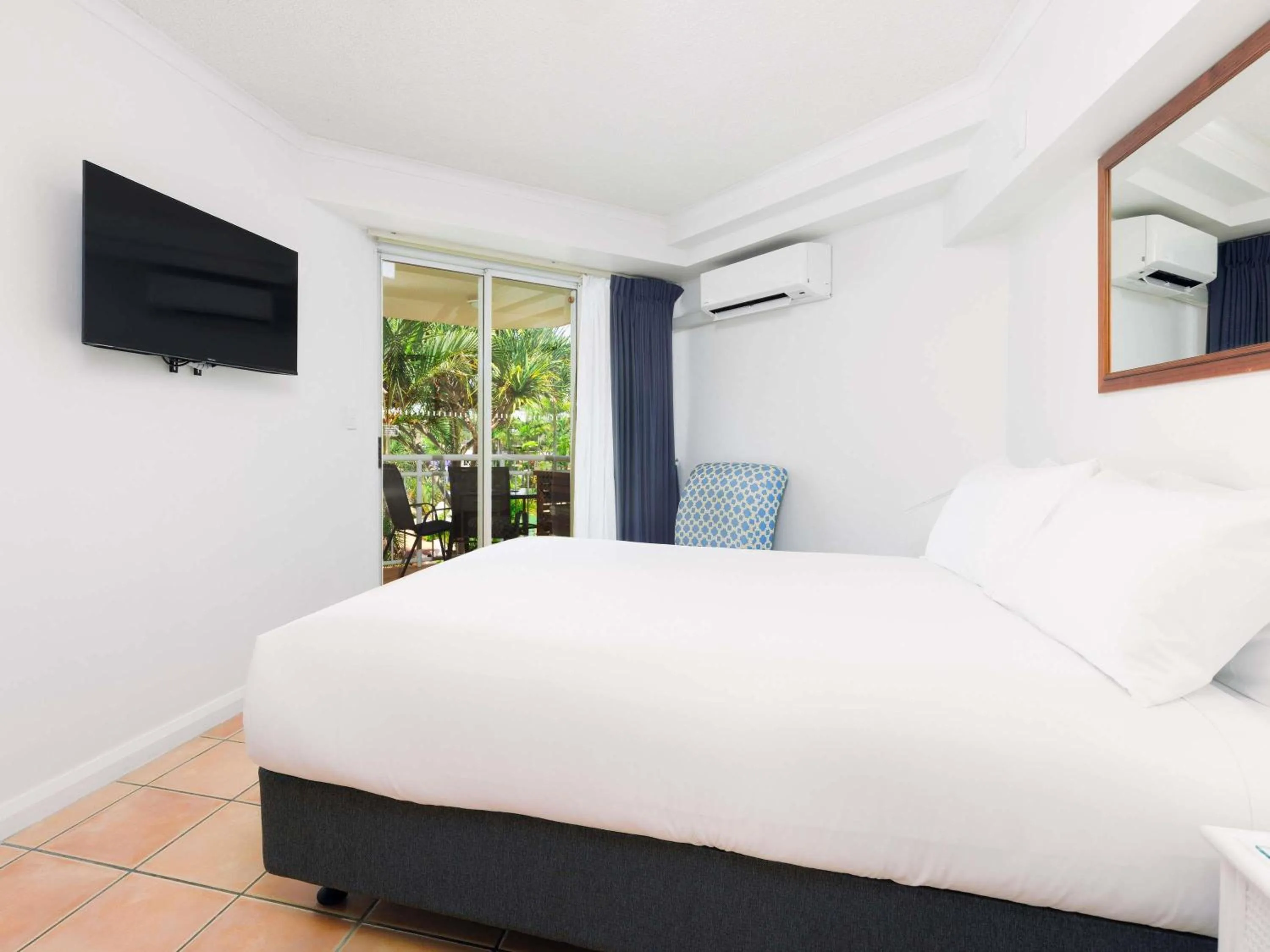 Bedroom, Bed in BreakFree Alexandra Beach