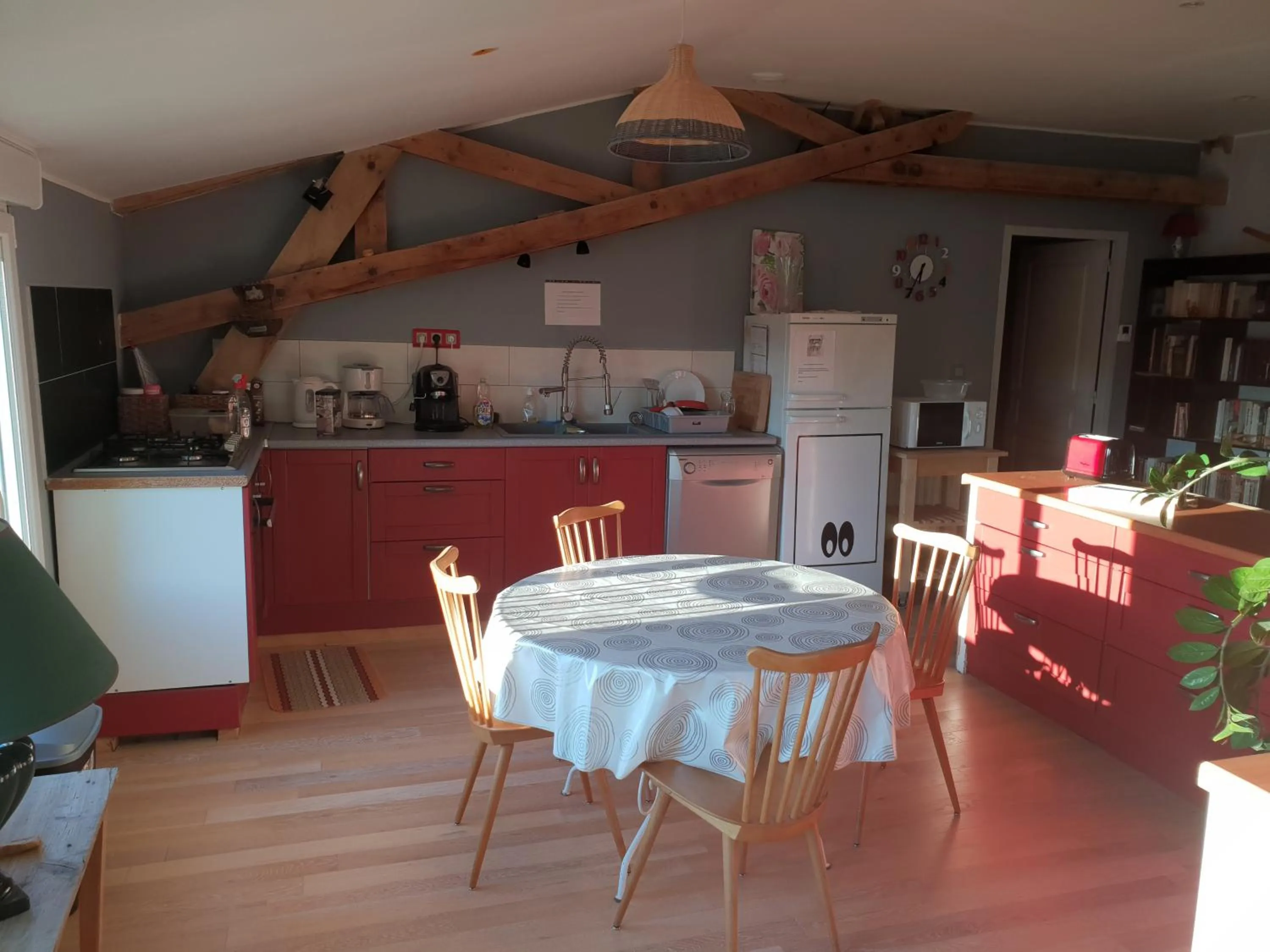 Kitchen or kitchenette in Gîte et Chambre d'hôte de l'élevage du Lattay