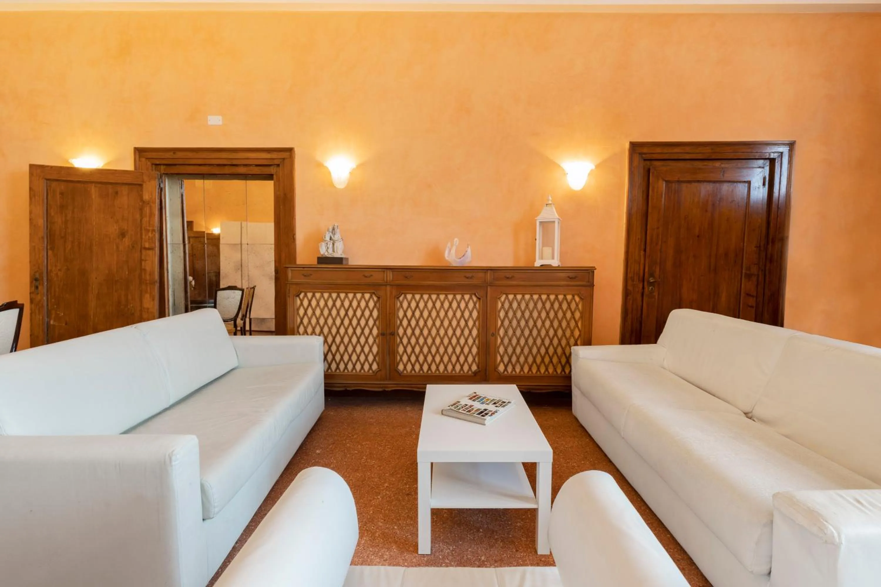 Lobby or reception, Bed in Doge Morosini Palace by Wonderful Italy