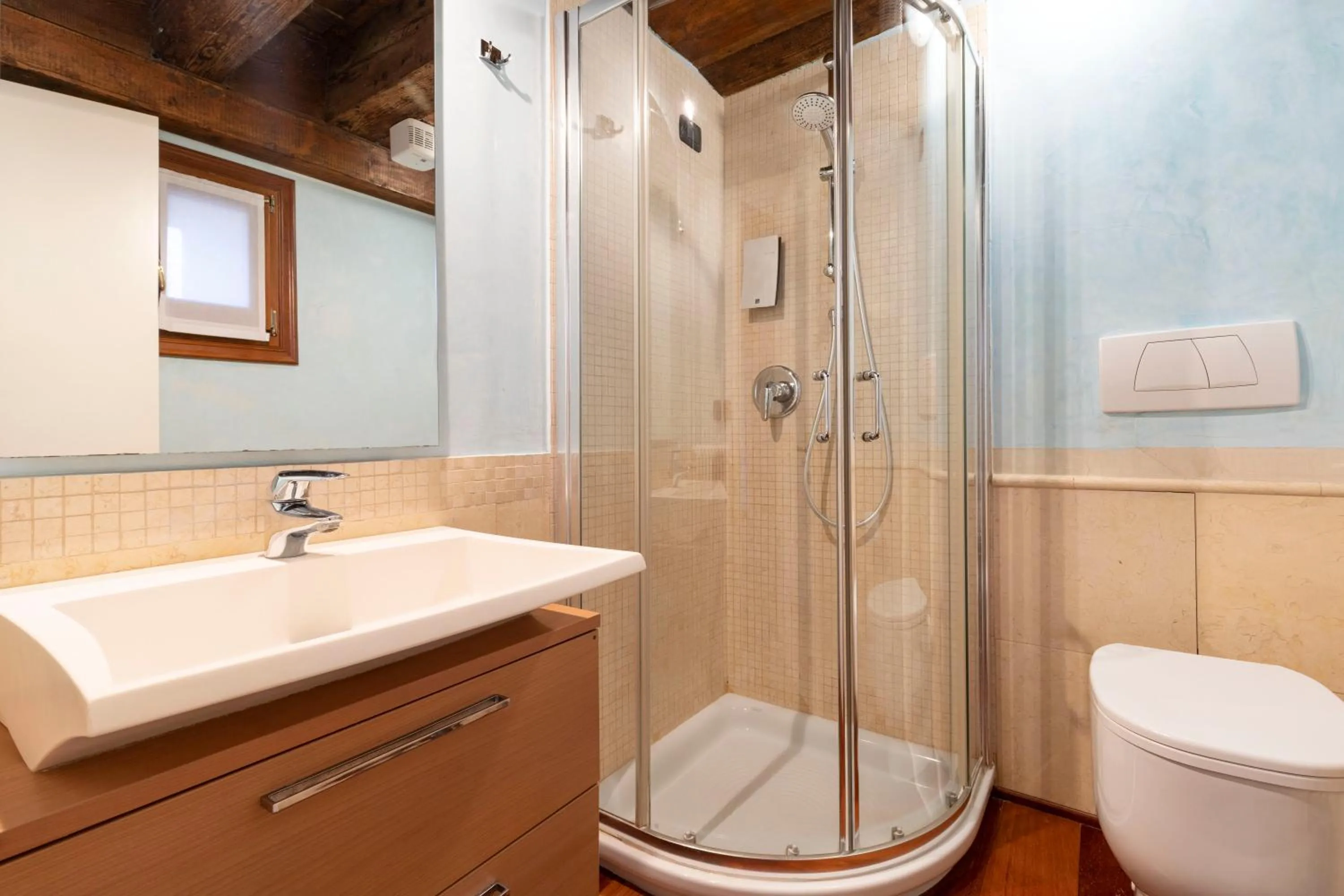 Shower in Doge Morosini Palace by Wonderful Italy