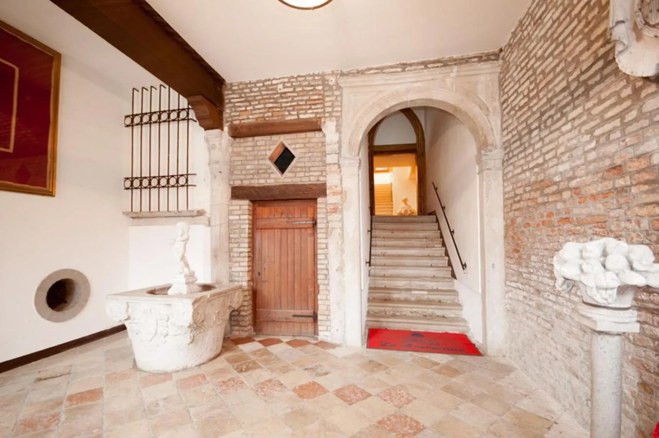 Lobby or reception in Doge Morosini Palace by Wonderful Italy