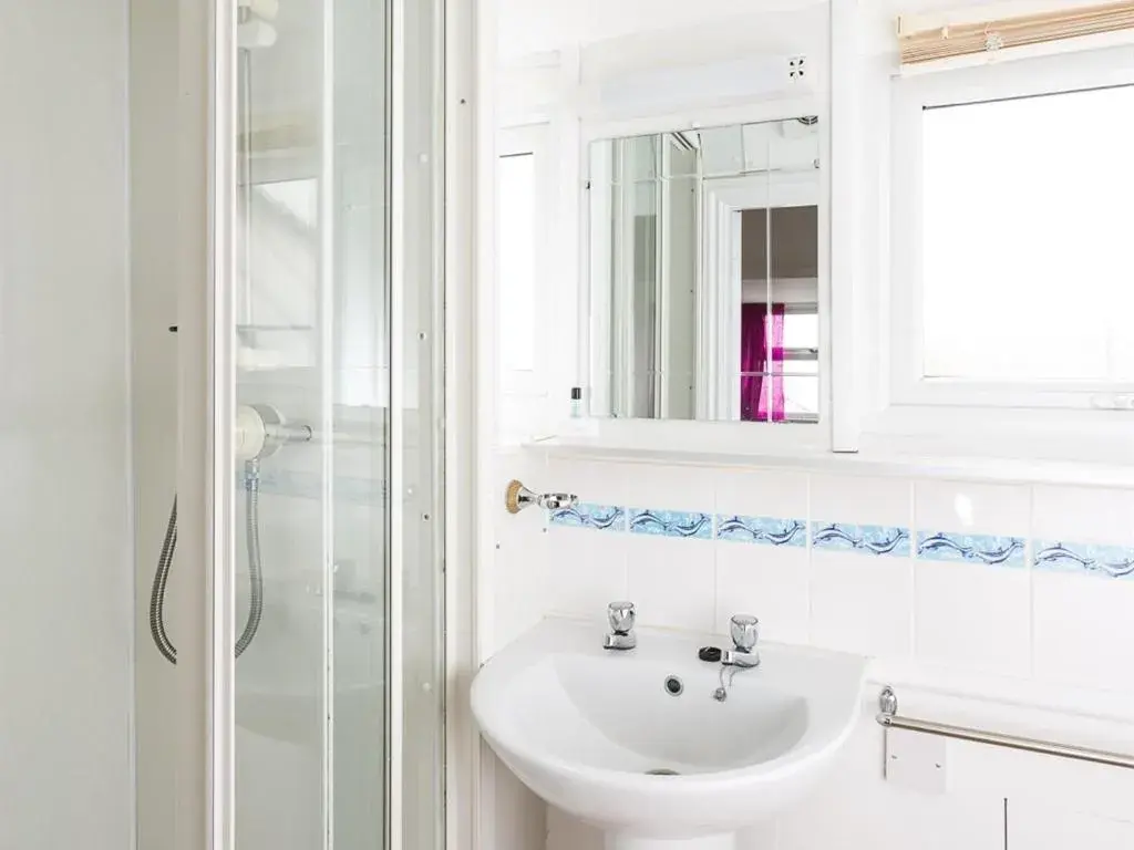 Double Room with Private Bathroom in Beach House B&B Double Room with Private Bathroom in Beach House B&B