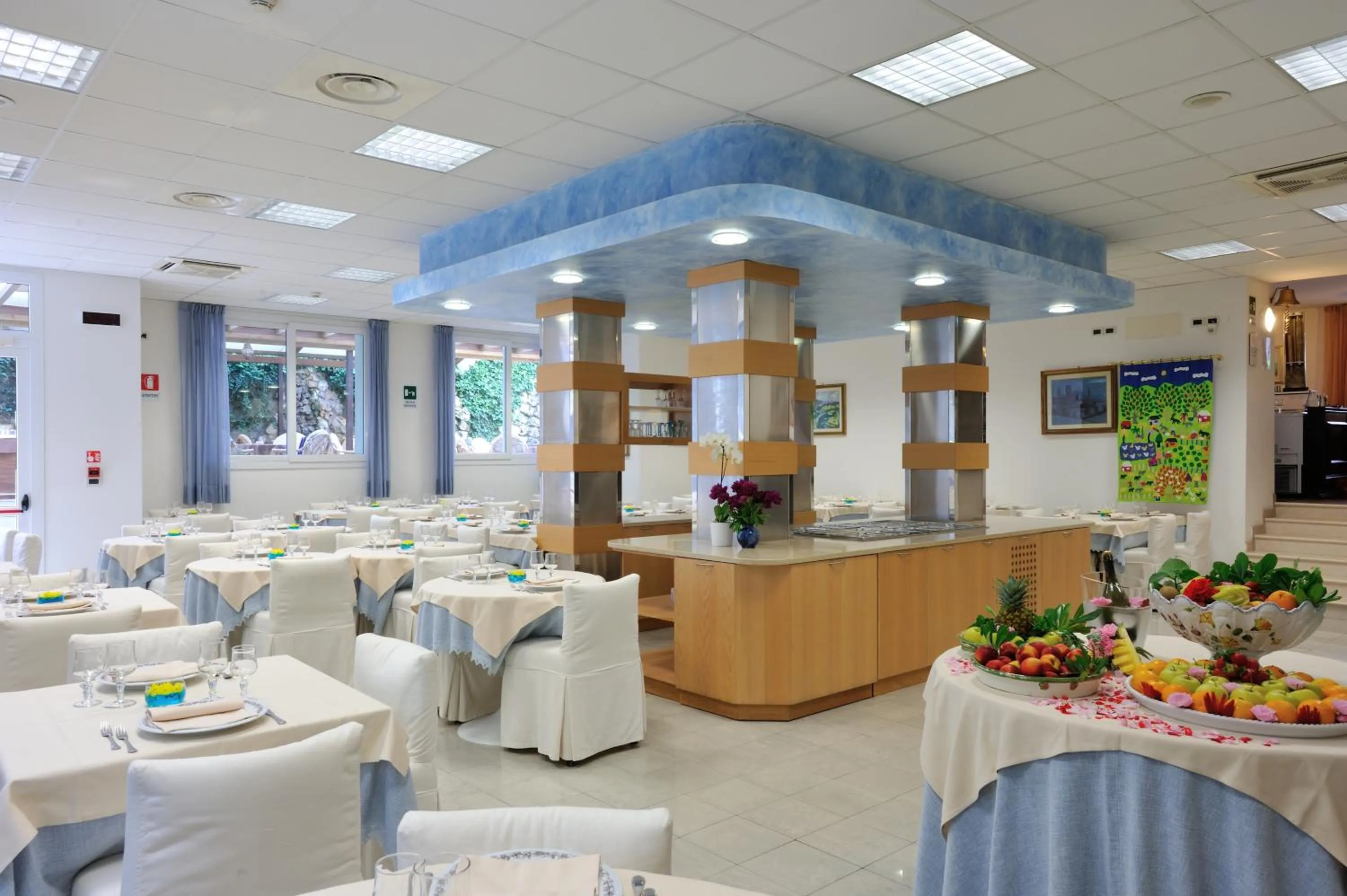 Restaurant/places to eat in Hotel Salus
