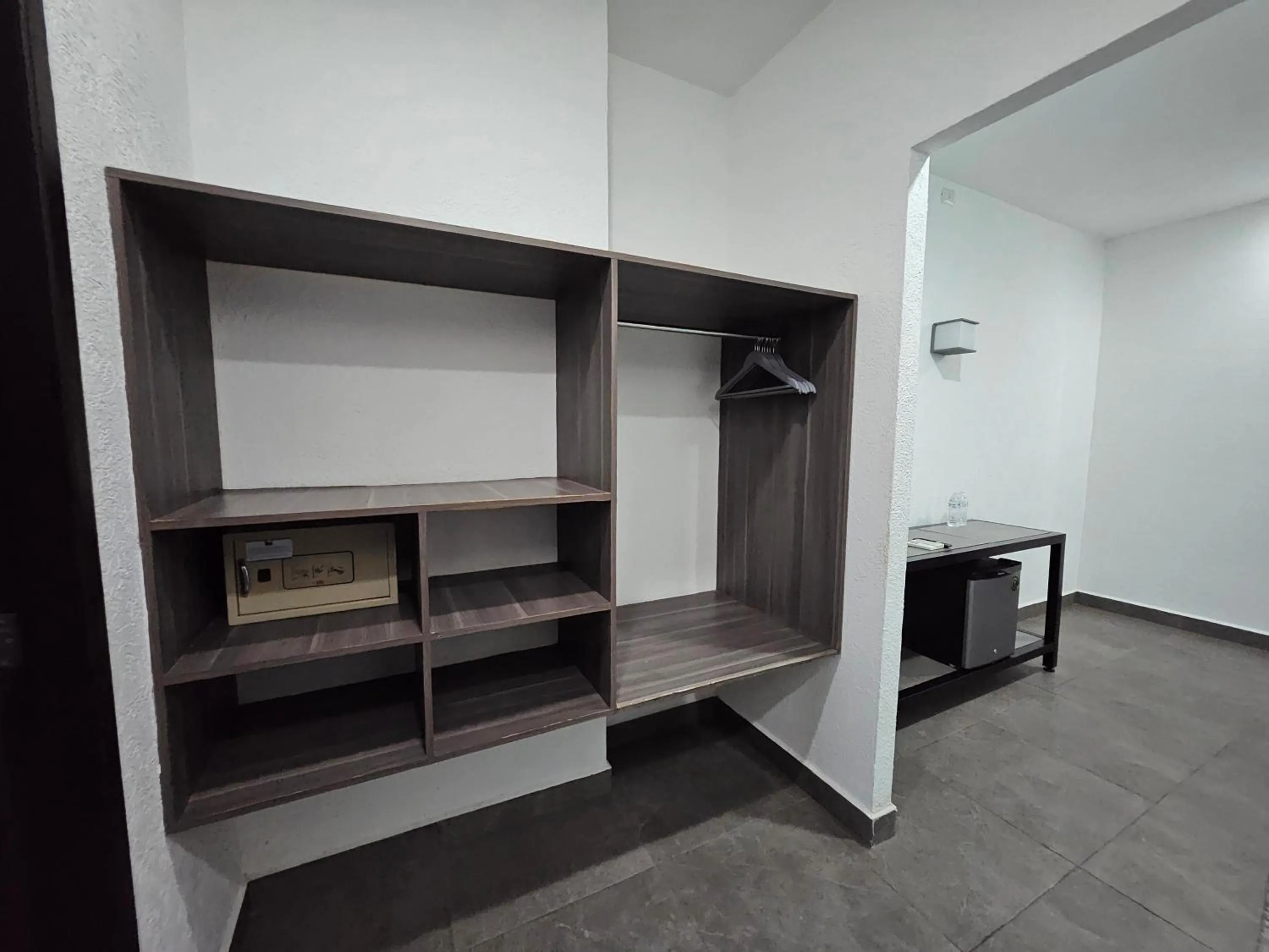 wardrobe in Hotel MX portal maya