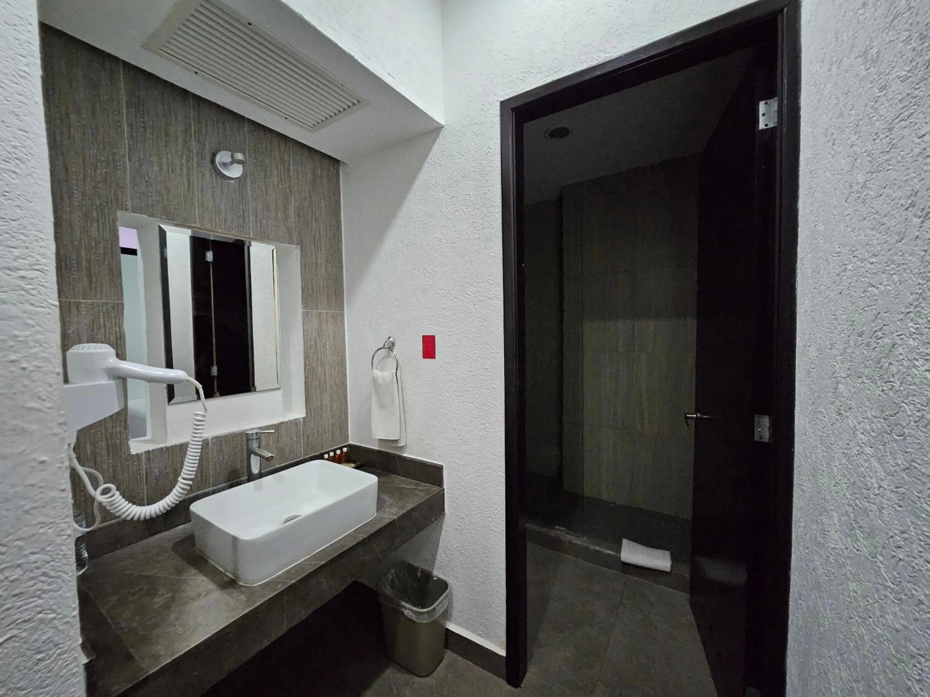 Bathroom in Hotel MX portal maya