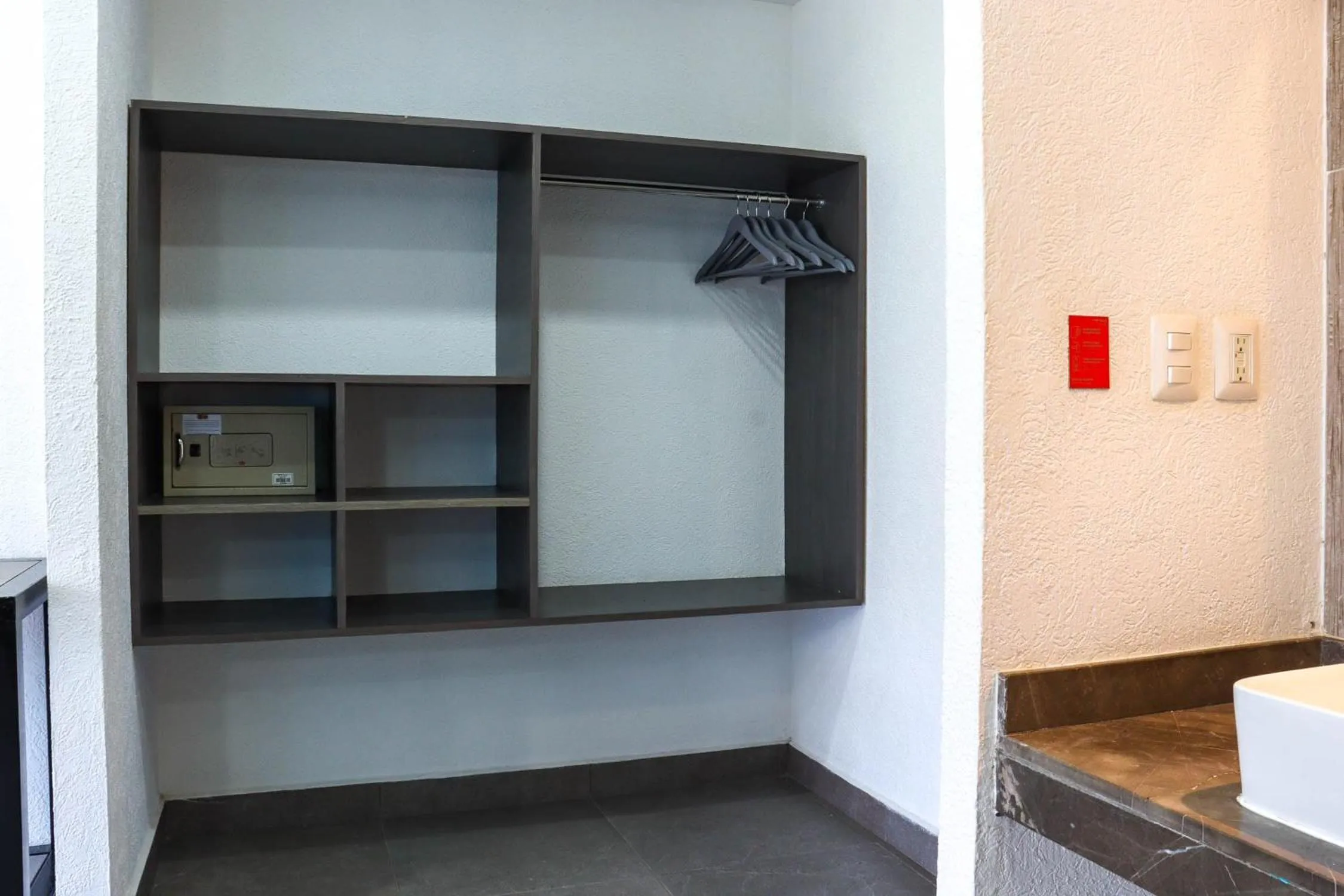 wardrobe in Hotel MX portal maya