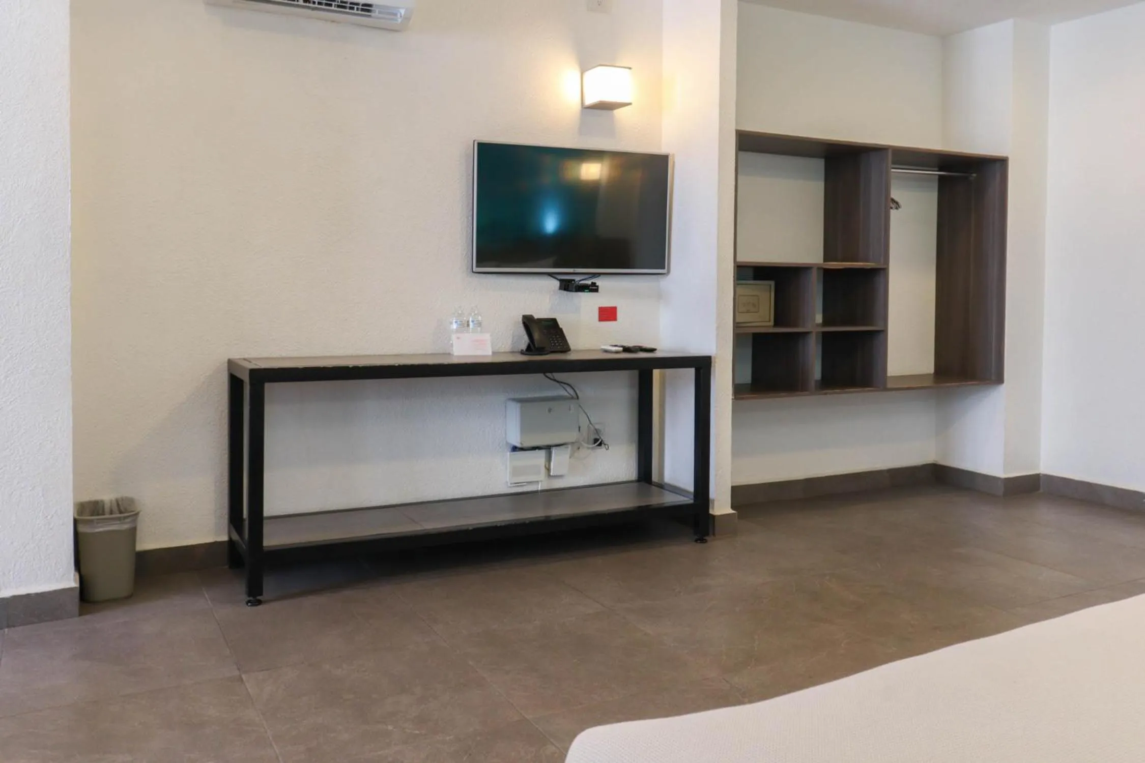 Communal lounge/ TV room, Bed in Hotel MX portal maya