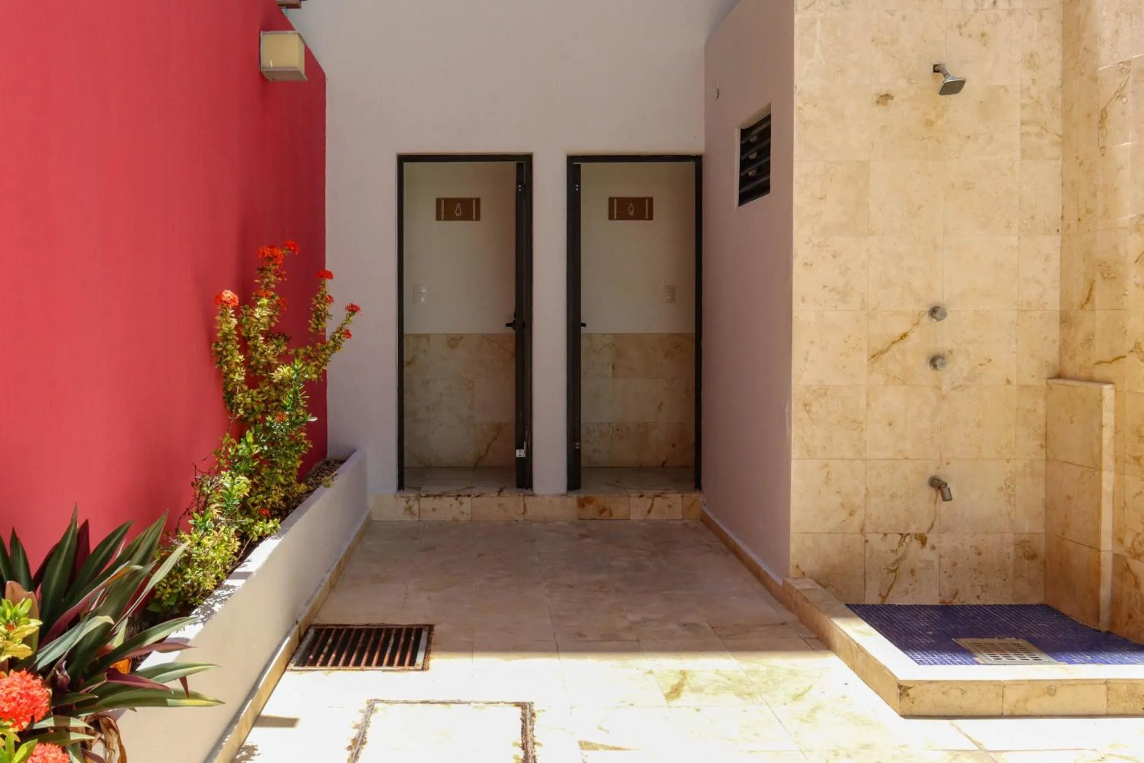 Public Bath in Hotel MX portal maya
