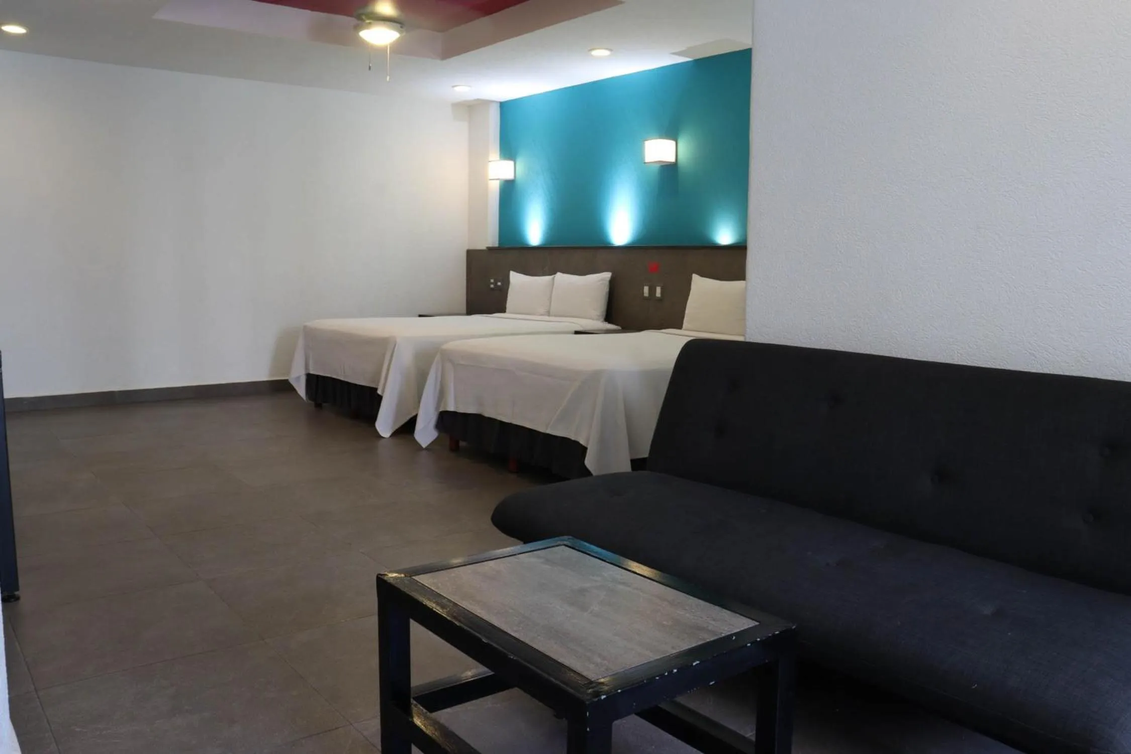 Photo of the whole room, Bed in Hotel MX portal maya