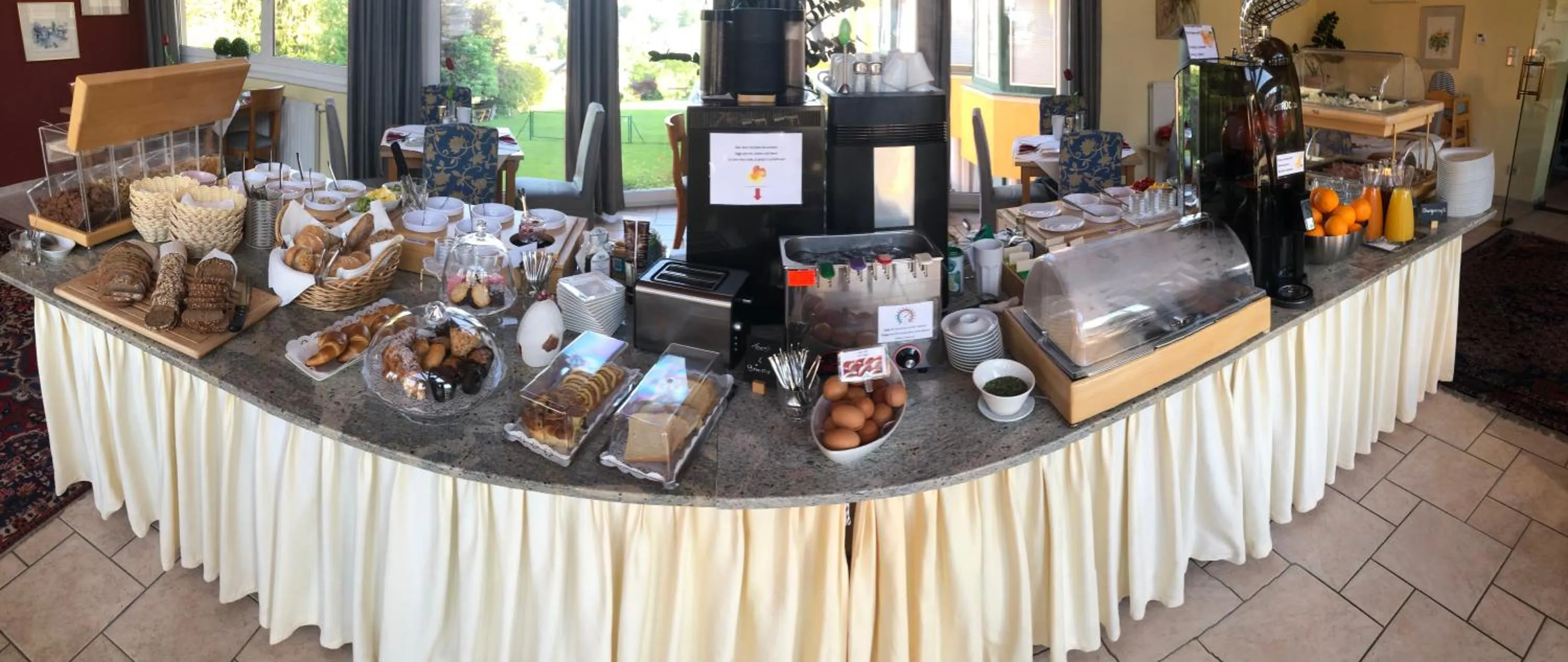 Buffet breakfast in Der Marienhof Hotel Garni