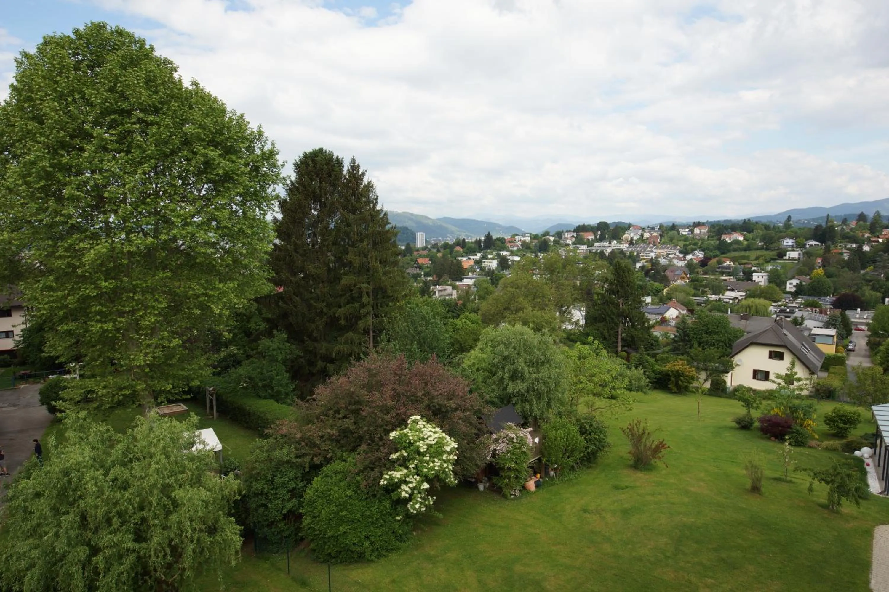 Garden view in Der Marienhof Hotel Garni
