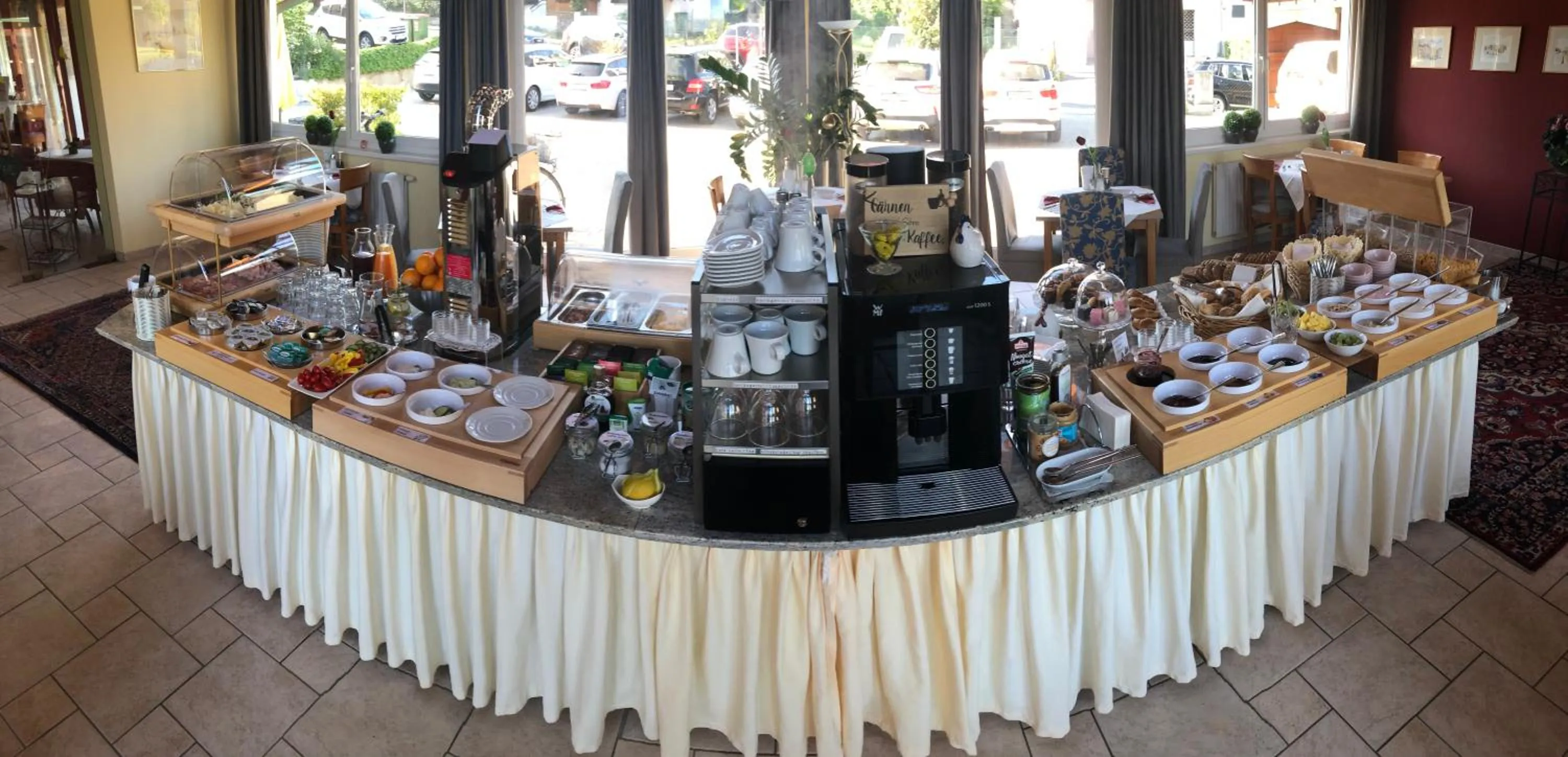 Buffet breakfast in Der Marienhof Hotel Garni