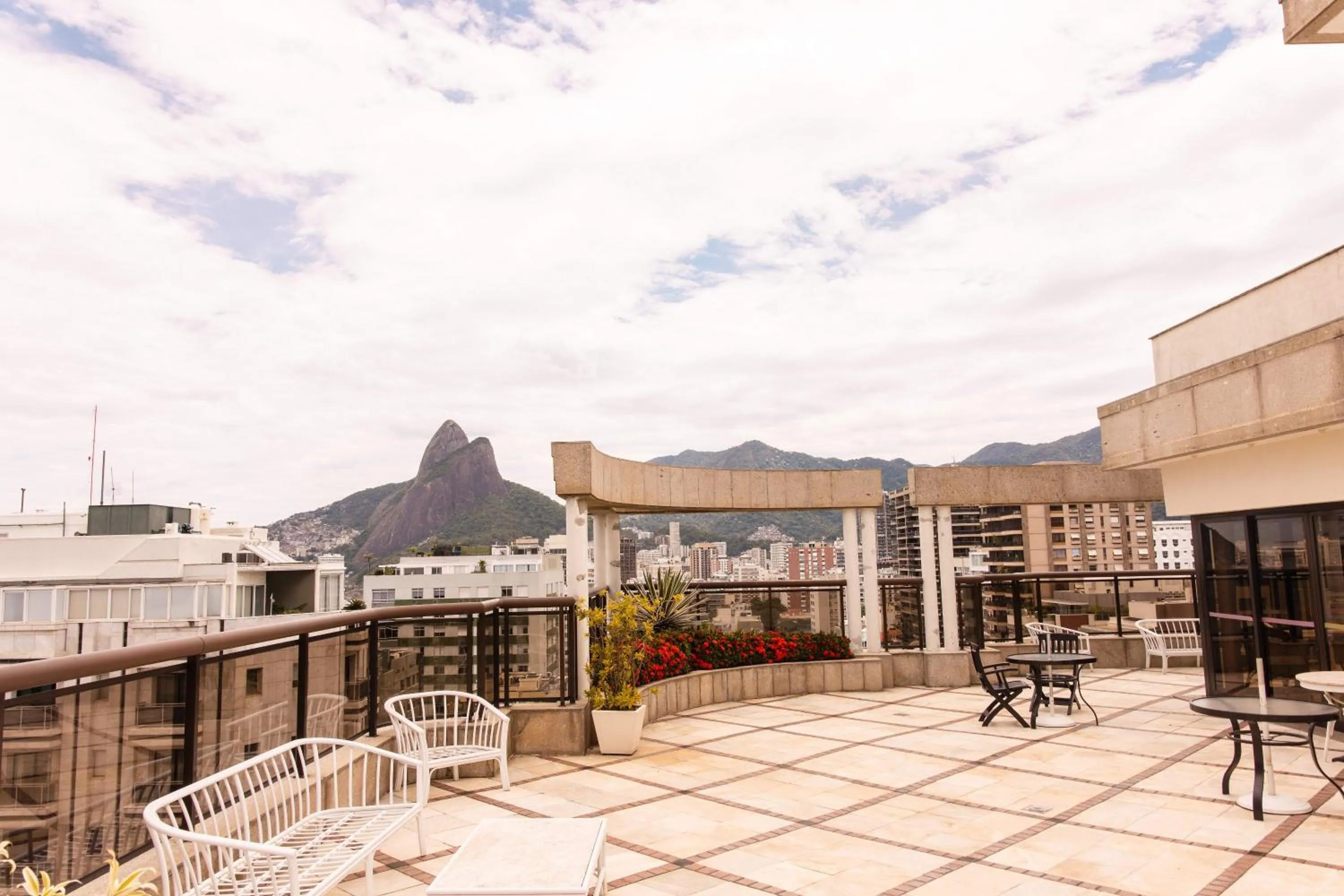 Lounge or bar in Ipanema Apart-hotel on the Beach