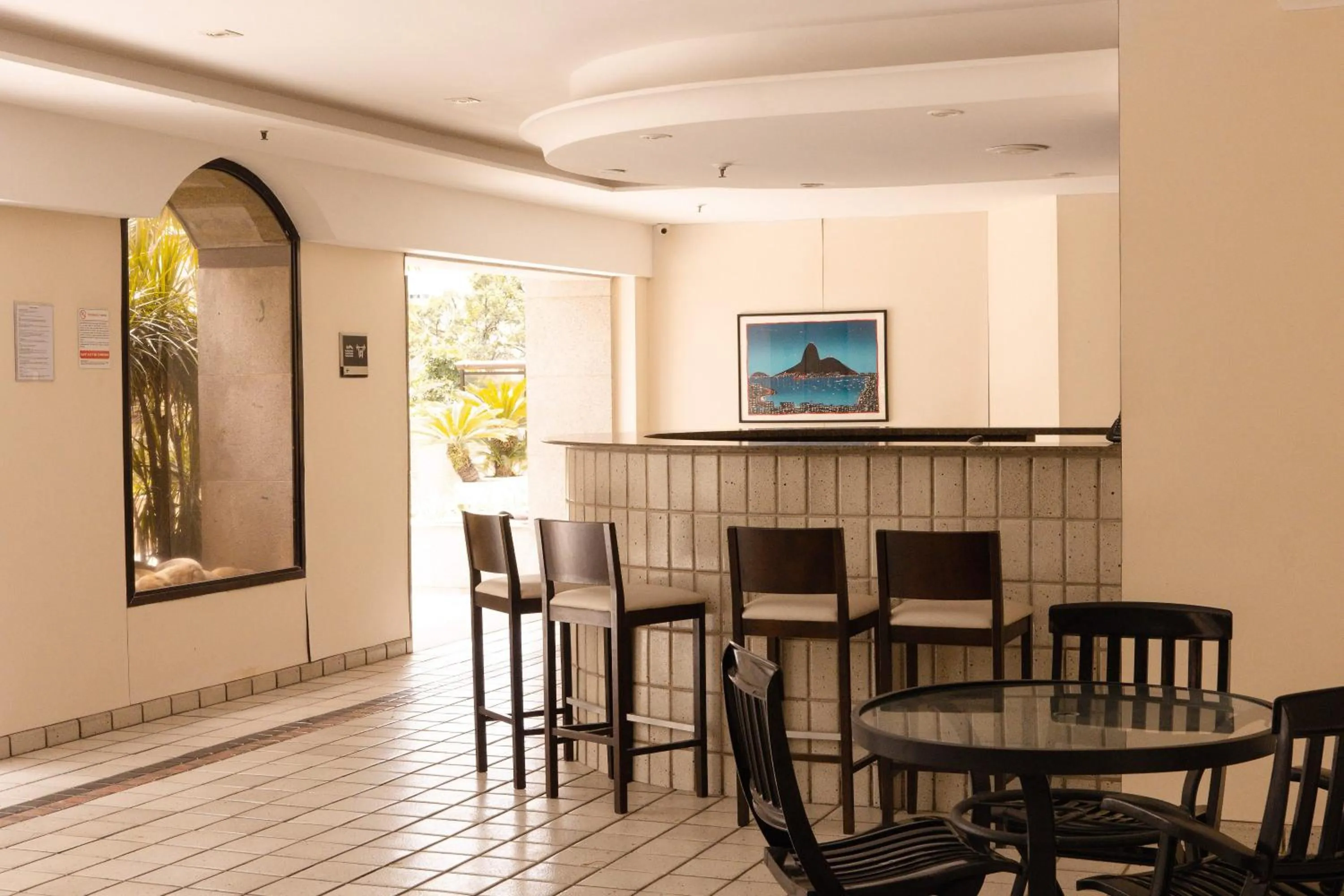 Lounge or bar in Ipanema Apart-hotel on the Beach