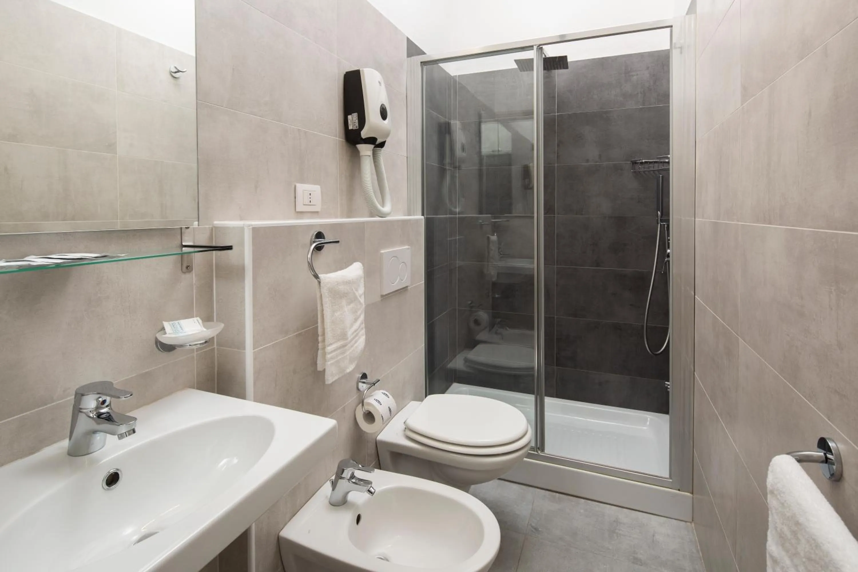 Shower in MARITTIMO Milano Marittima