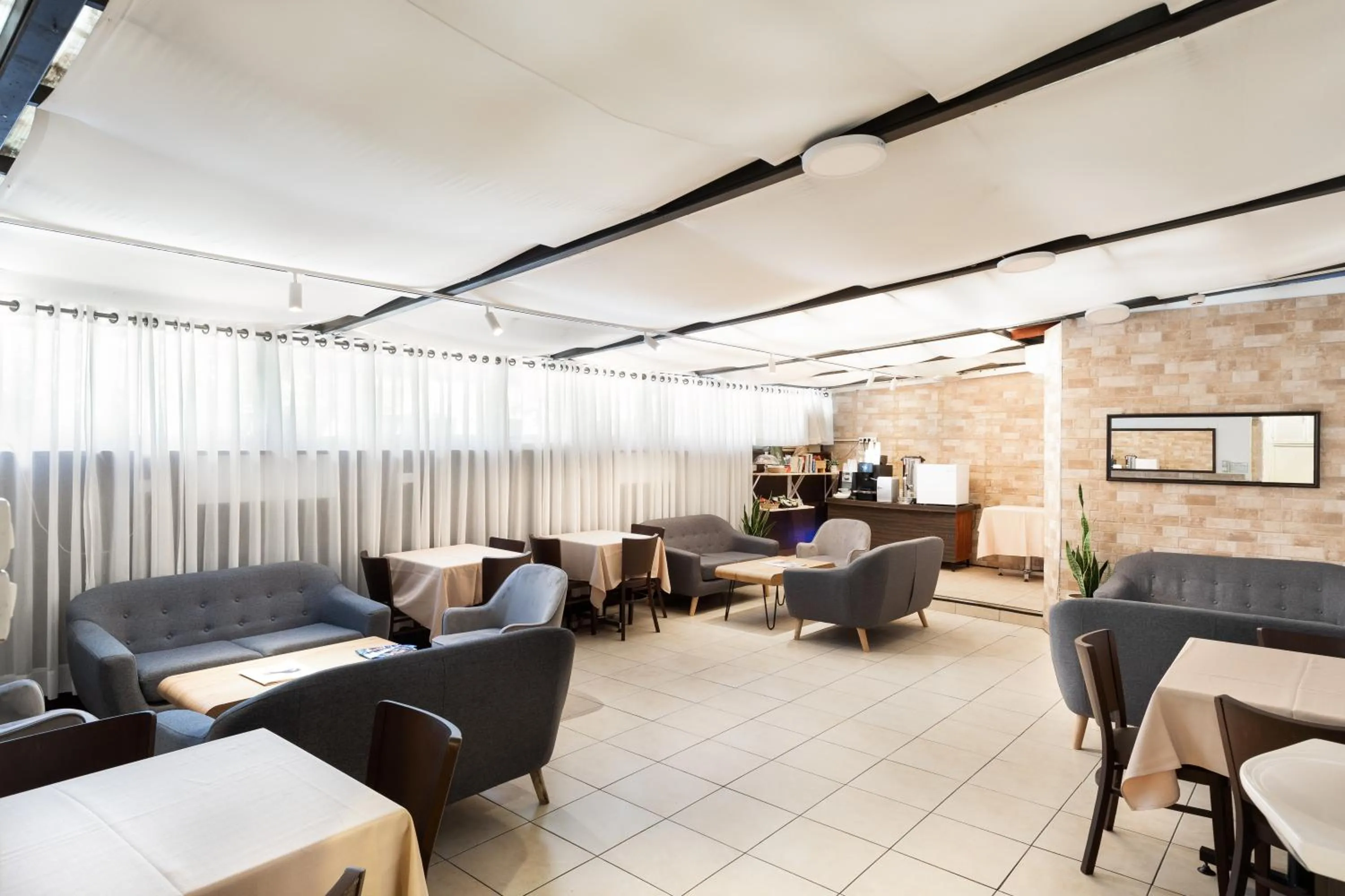 Lobby or reception, Restaurant/Places to Eat in The Colony Hotel