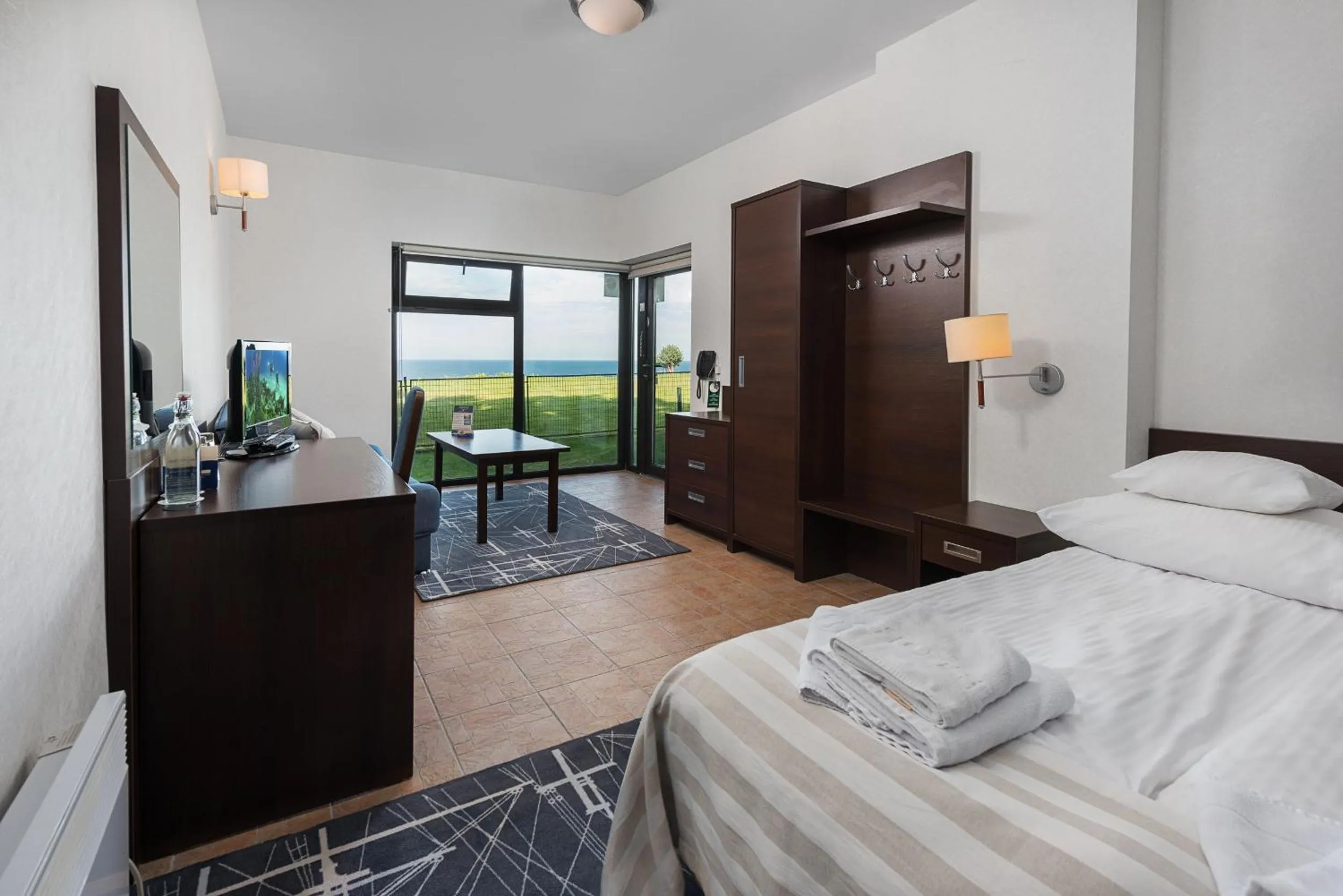 Sea view, Bed in Hotel Restauracja Faleza