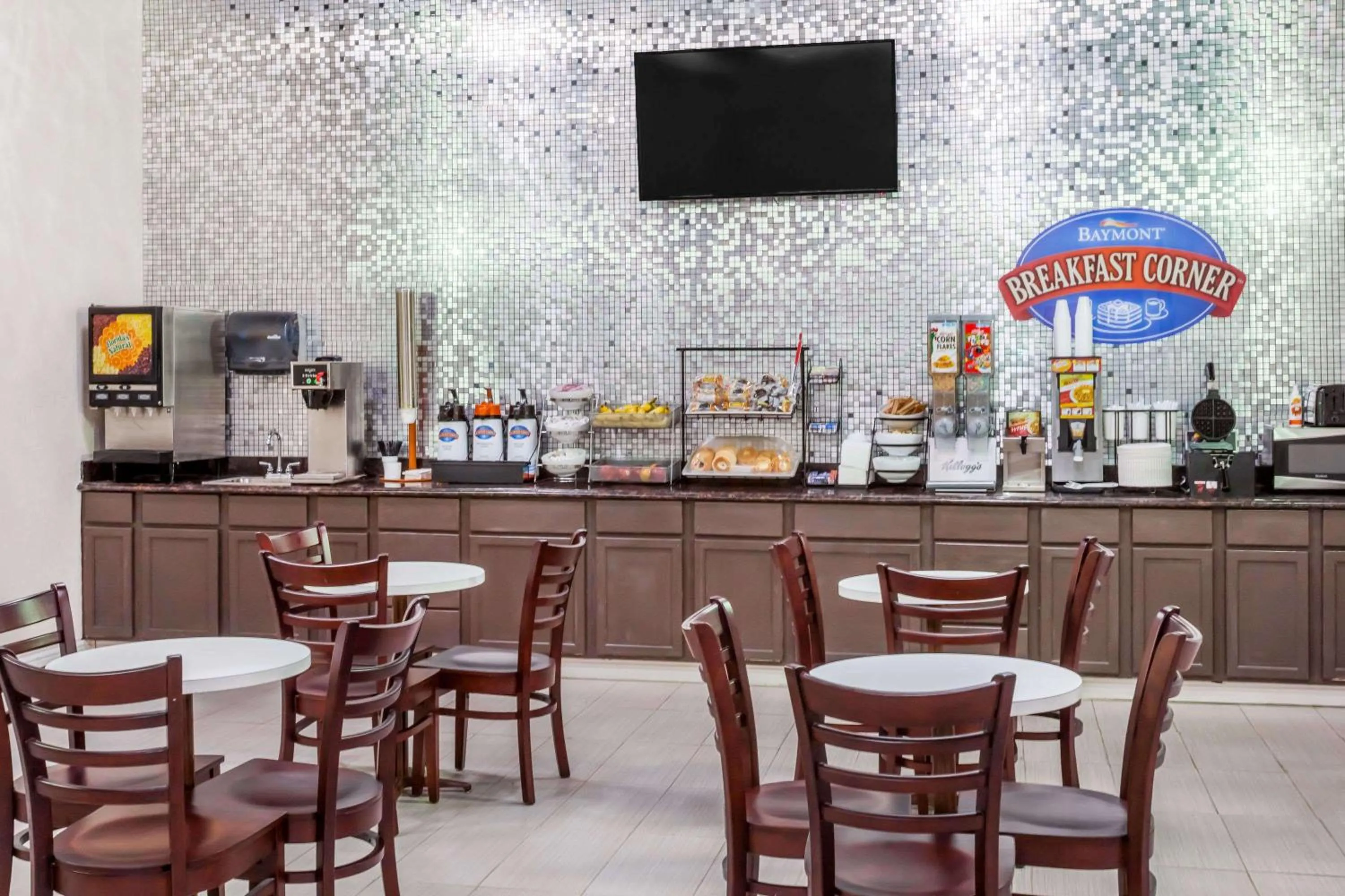 Restaurant/places to eat in Baymont by Wyndham Delavan Near Lake Geneva