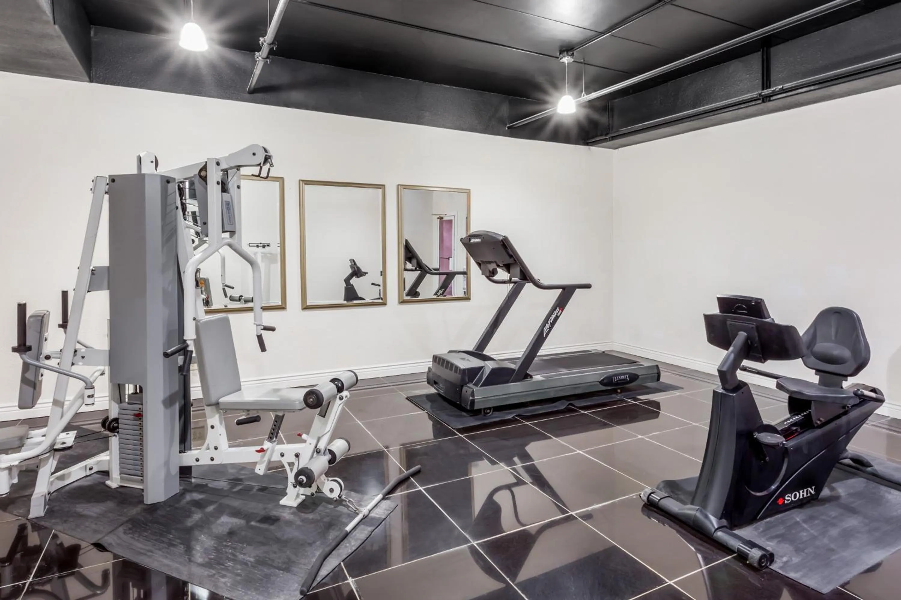 Fitness centre/facilities in Baymont by Wyndham Delavan Near Lake Geneva