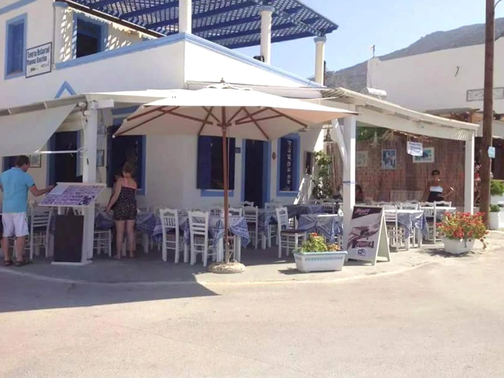 Restaurant/places to eat in Hotel Finiki View