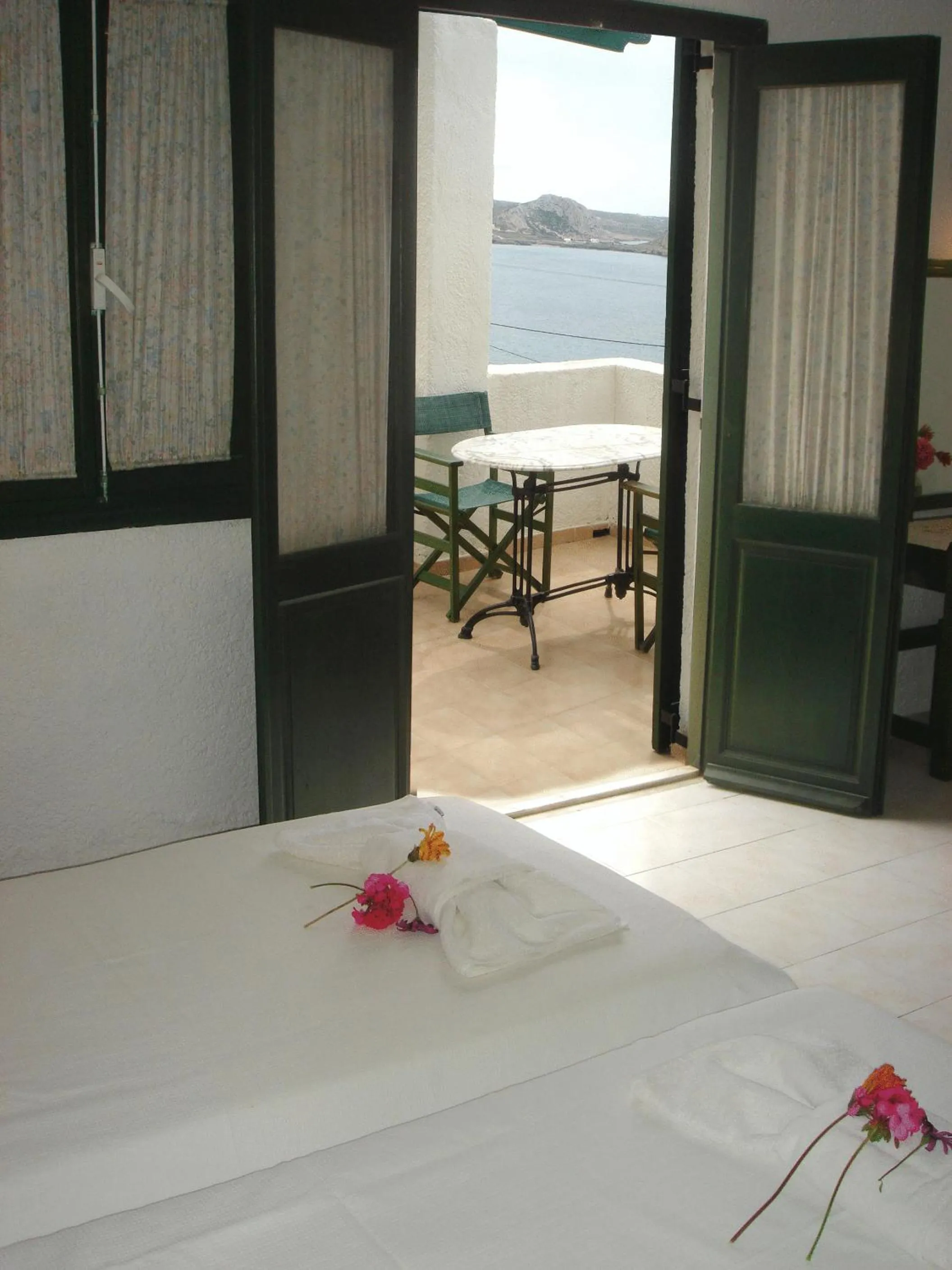 Day, Bed in Hotel Finiki View