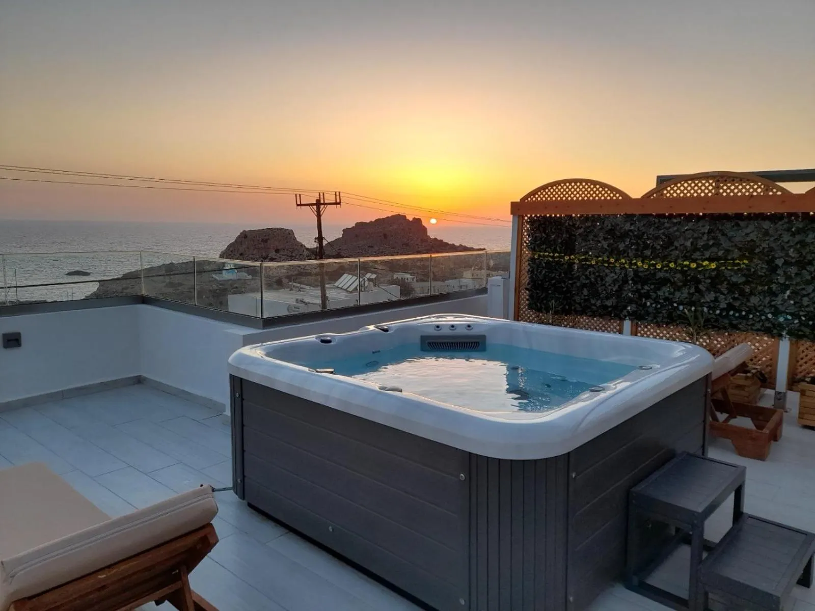 Hot Tub in Hotel Finiki View