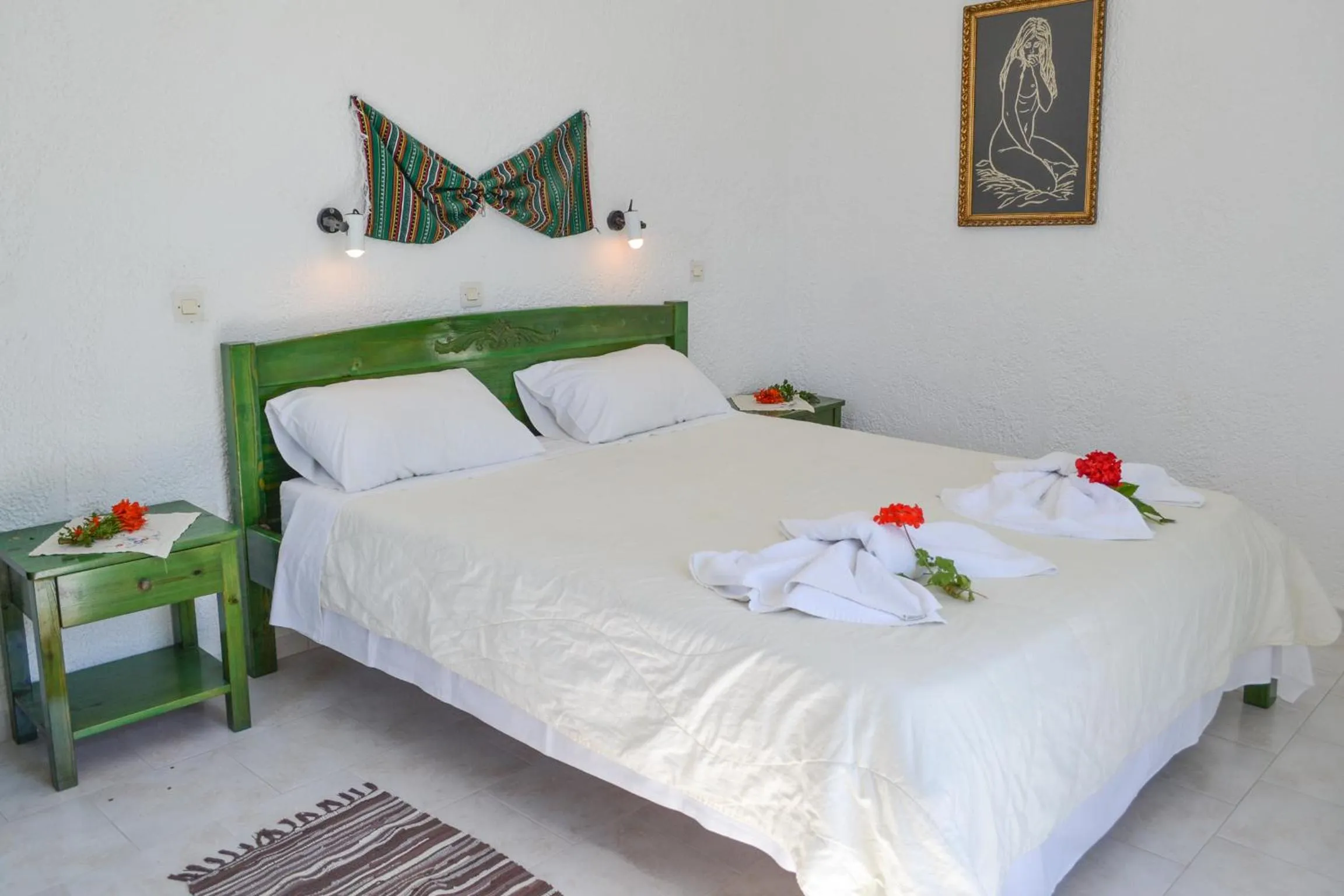 Photo of the whole room, Bed in Hotel Finiki View