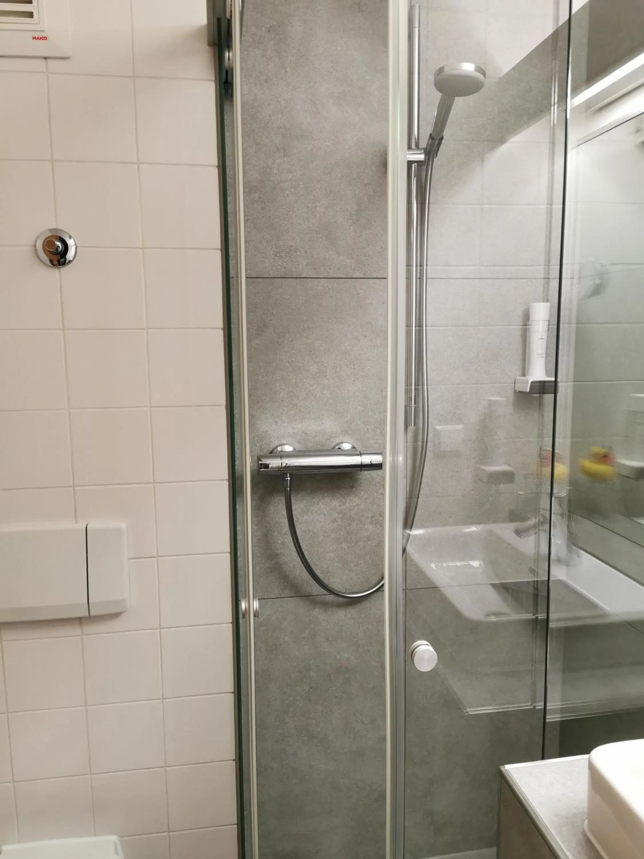 Shower in Hotel Schober