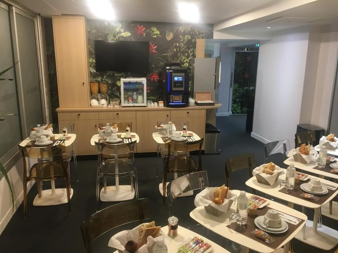 Continental breakfast in Hôtel Le Cousture