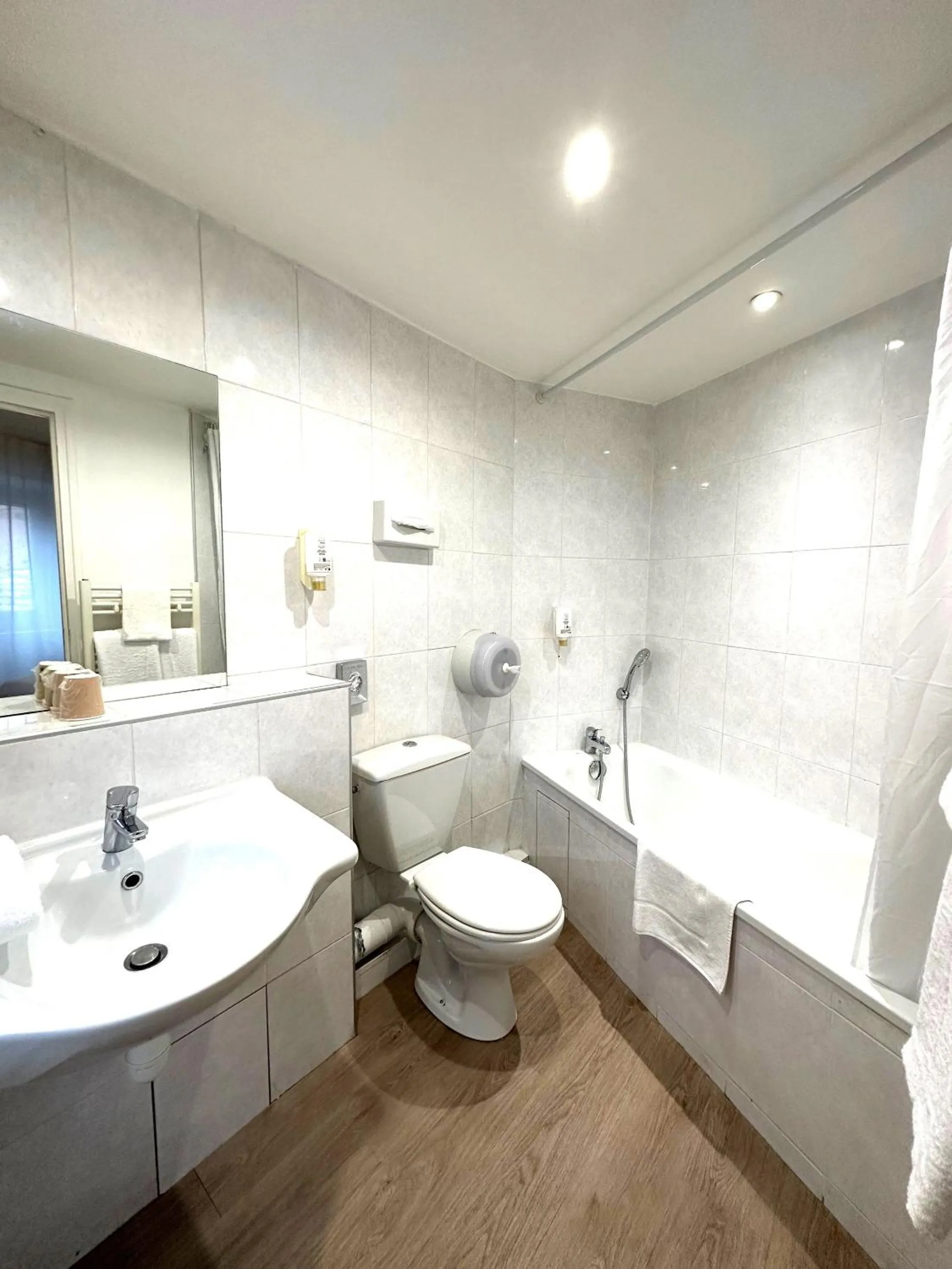 Bathroom in Hôtel Le Cousture