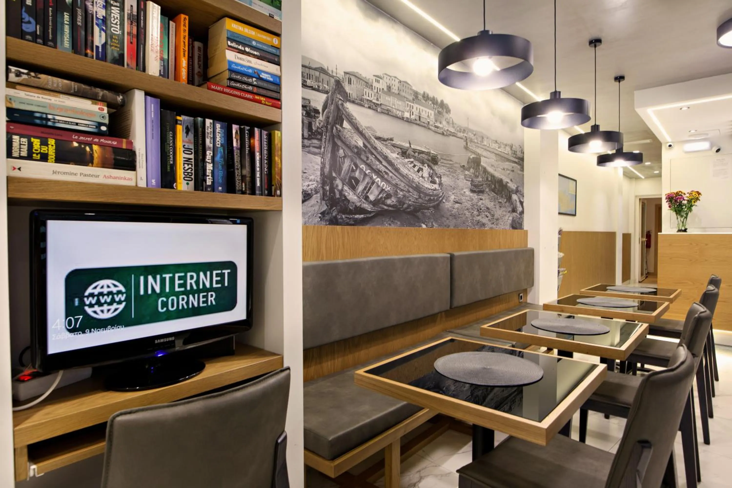 Communal lounge/ TV room in Hotel Ideon