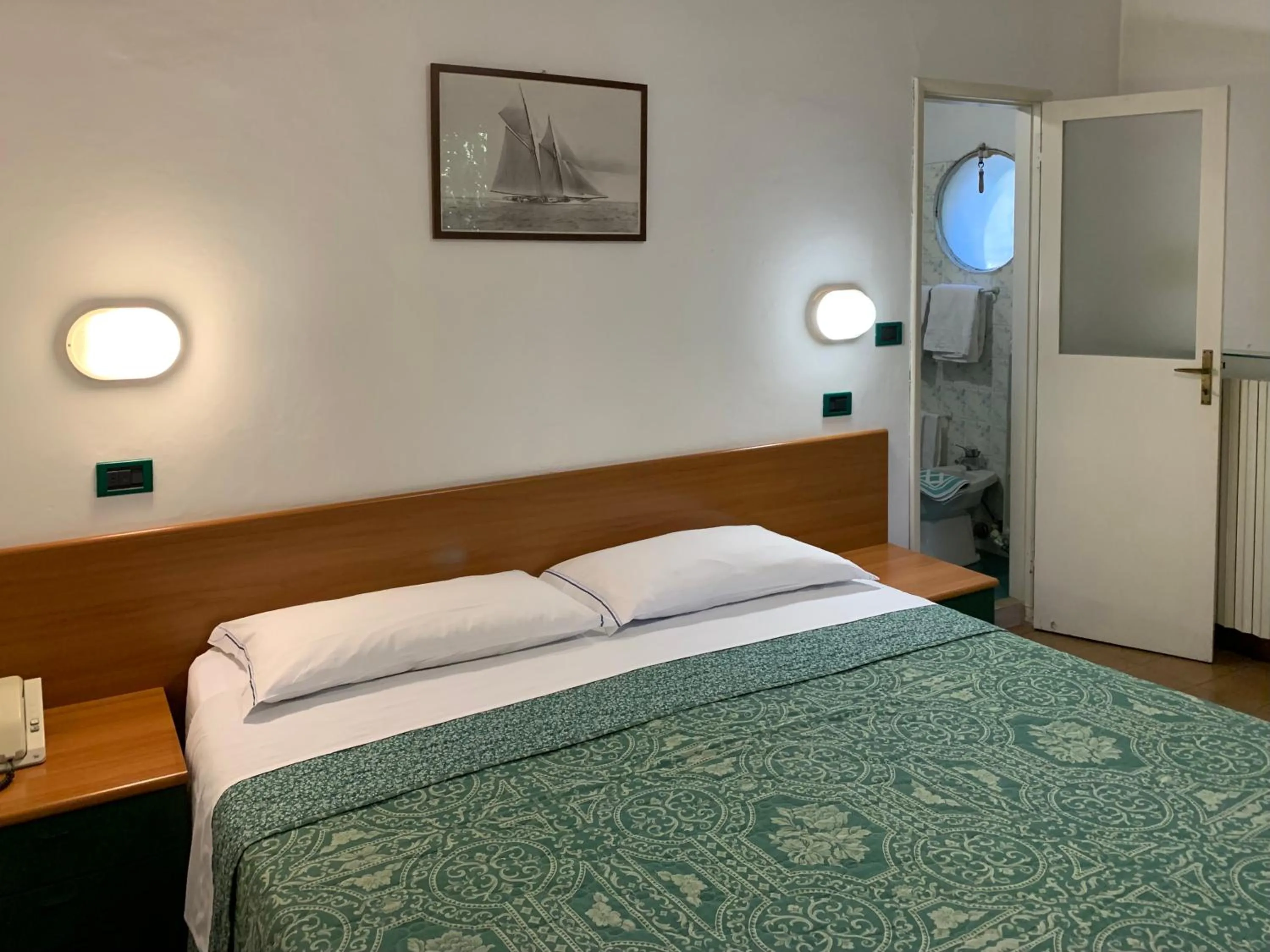 Bedroom, Bed in Hotel Garni Picnic
