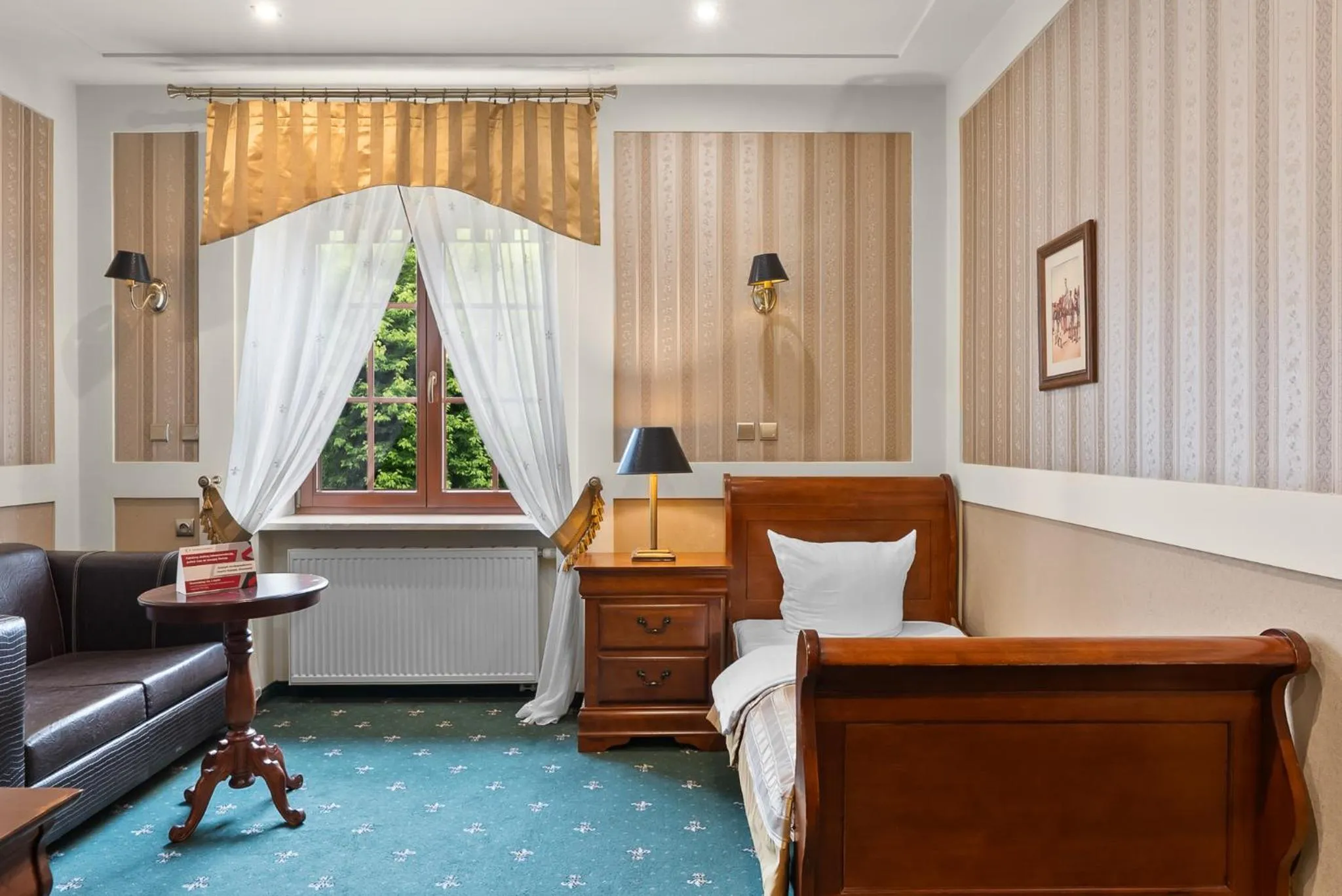 Bed in Hotel Diament Arsenal Palace Katowice - Chorzów