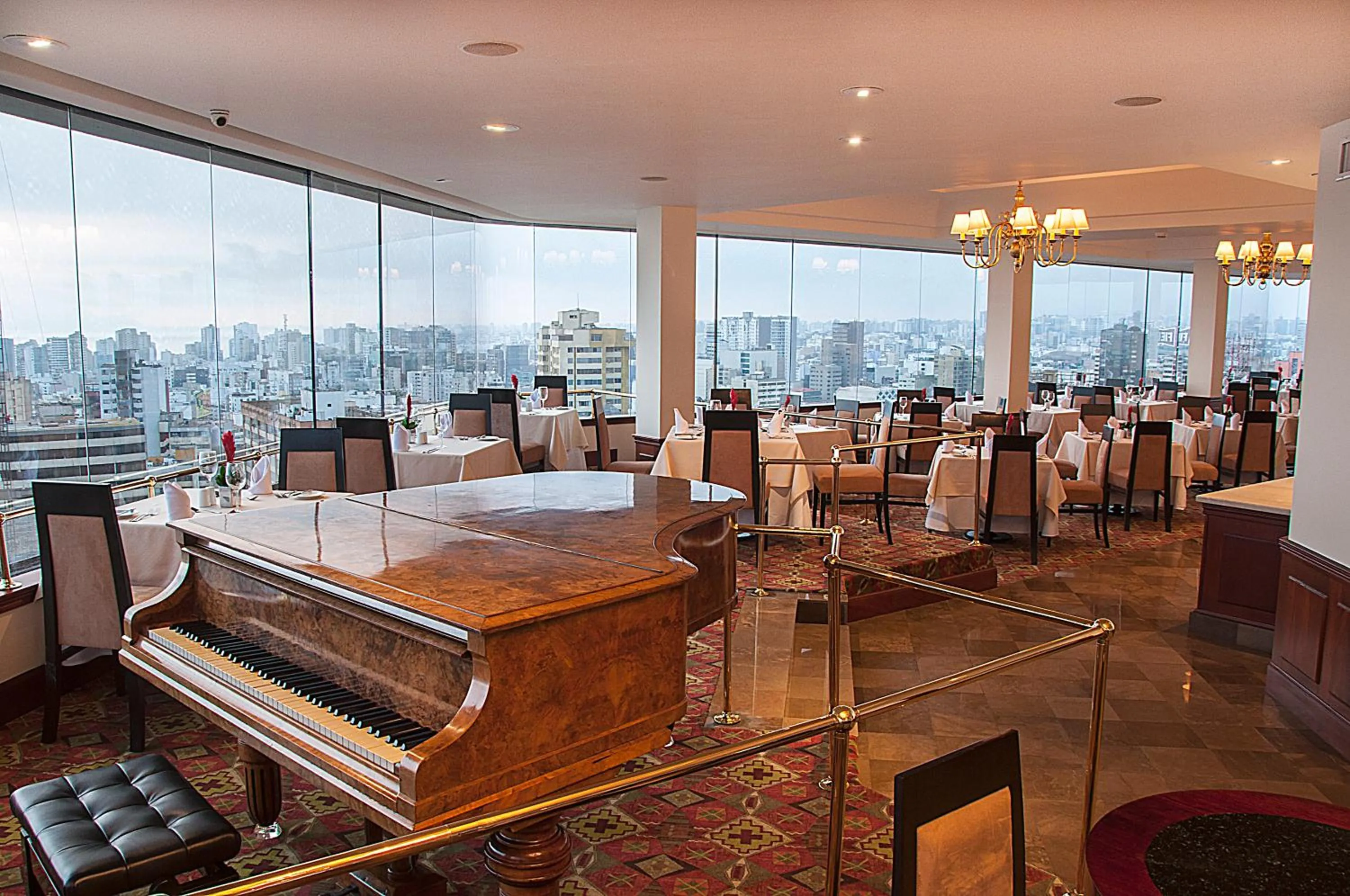 Restaurant/places to eat in Hotel Estelar Miraflores