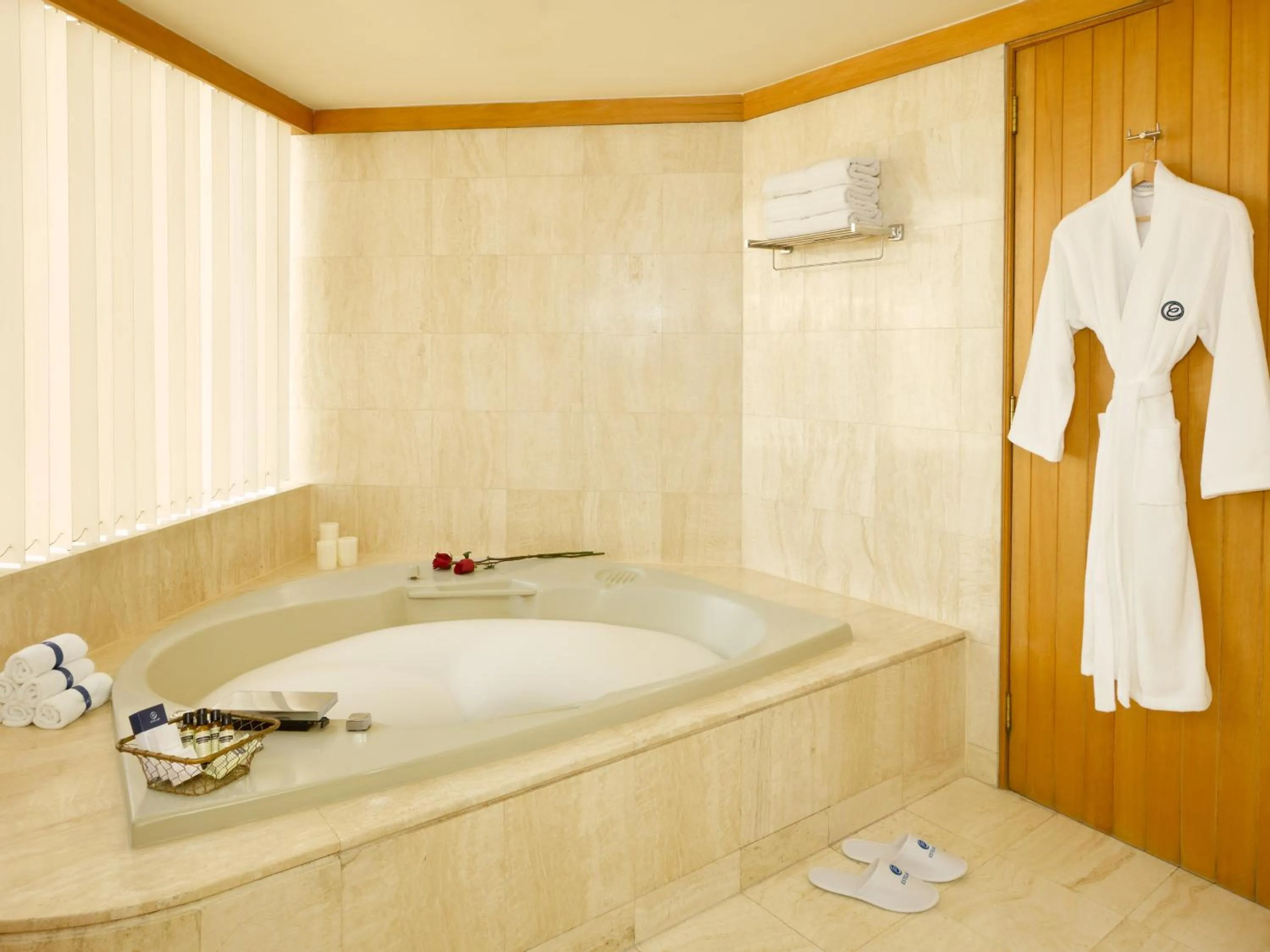 Hot Tub in Hotel Estelar Miraflores