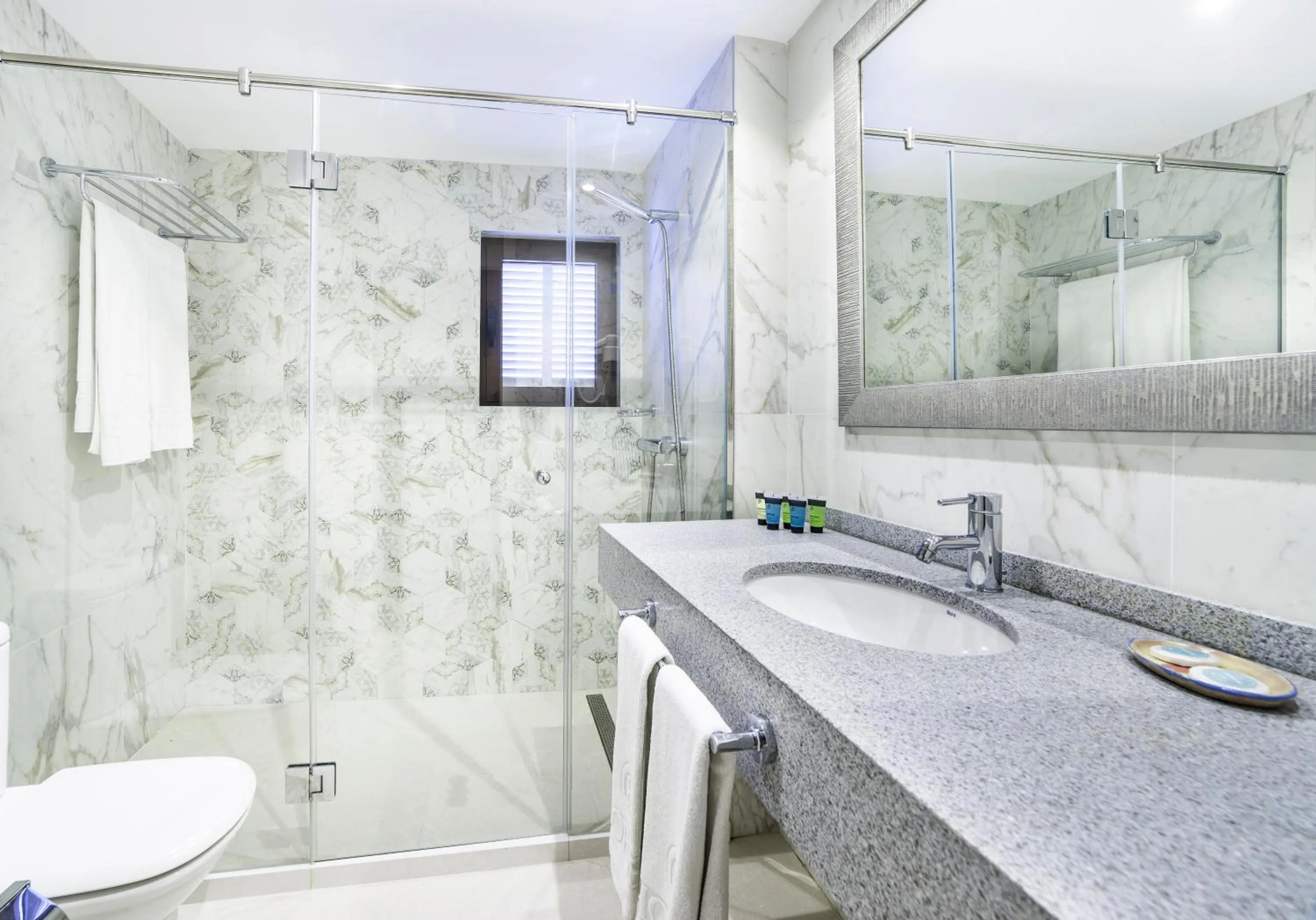 Shower in Hoposa Costa D'or - Adults Only