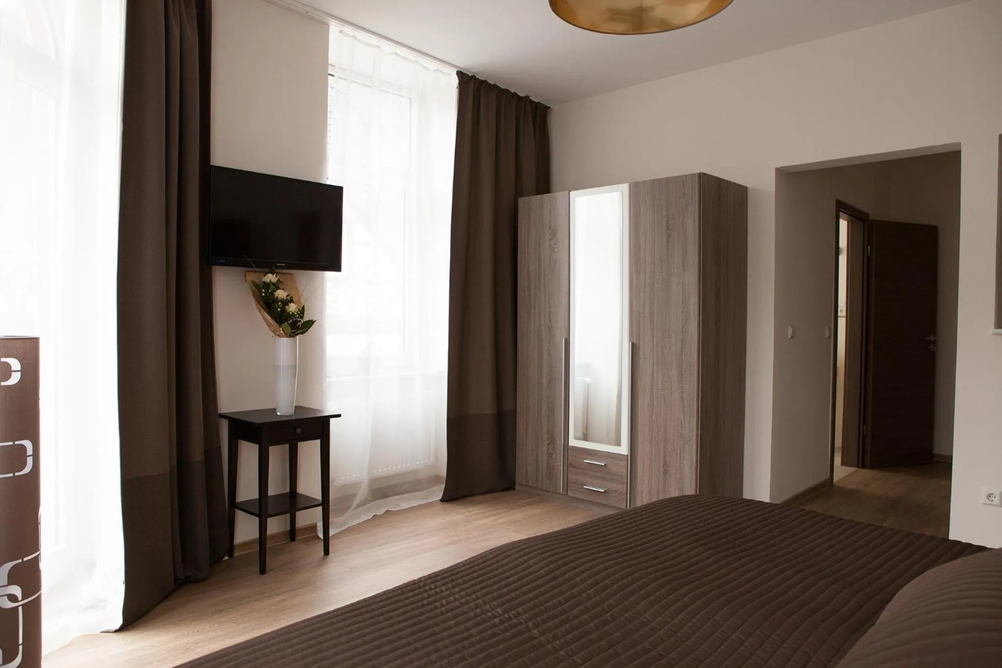 Day, Bed in Hotel Ravene