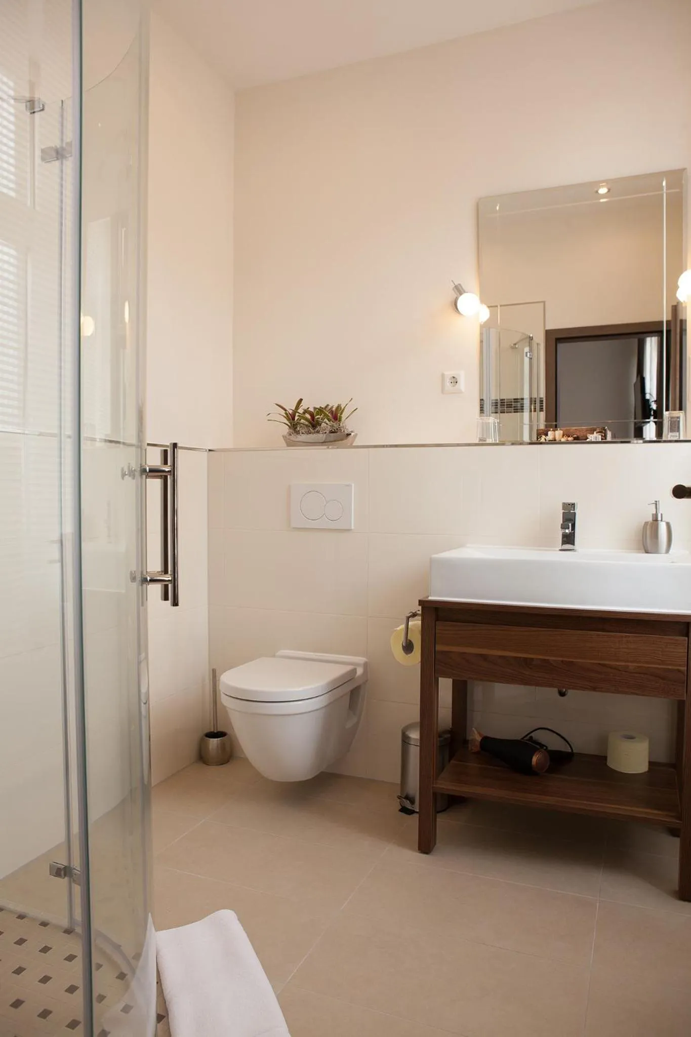 Bathroom in Hotel Ravene