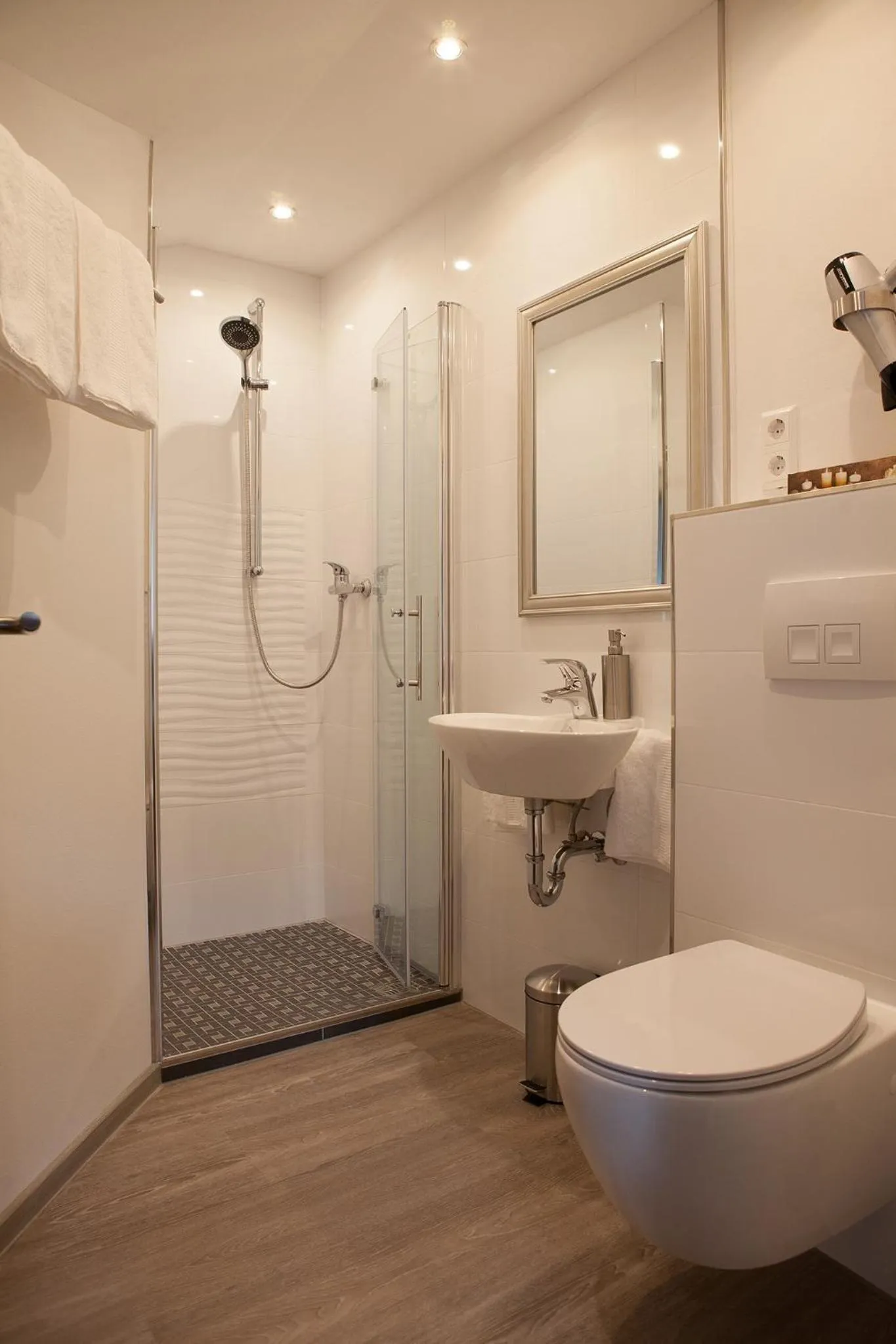 Bathroom in Hotel Ravene