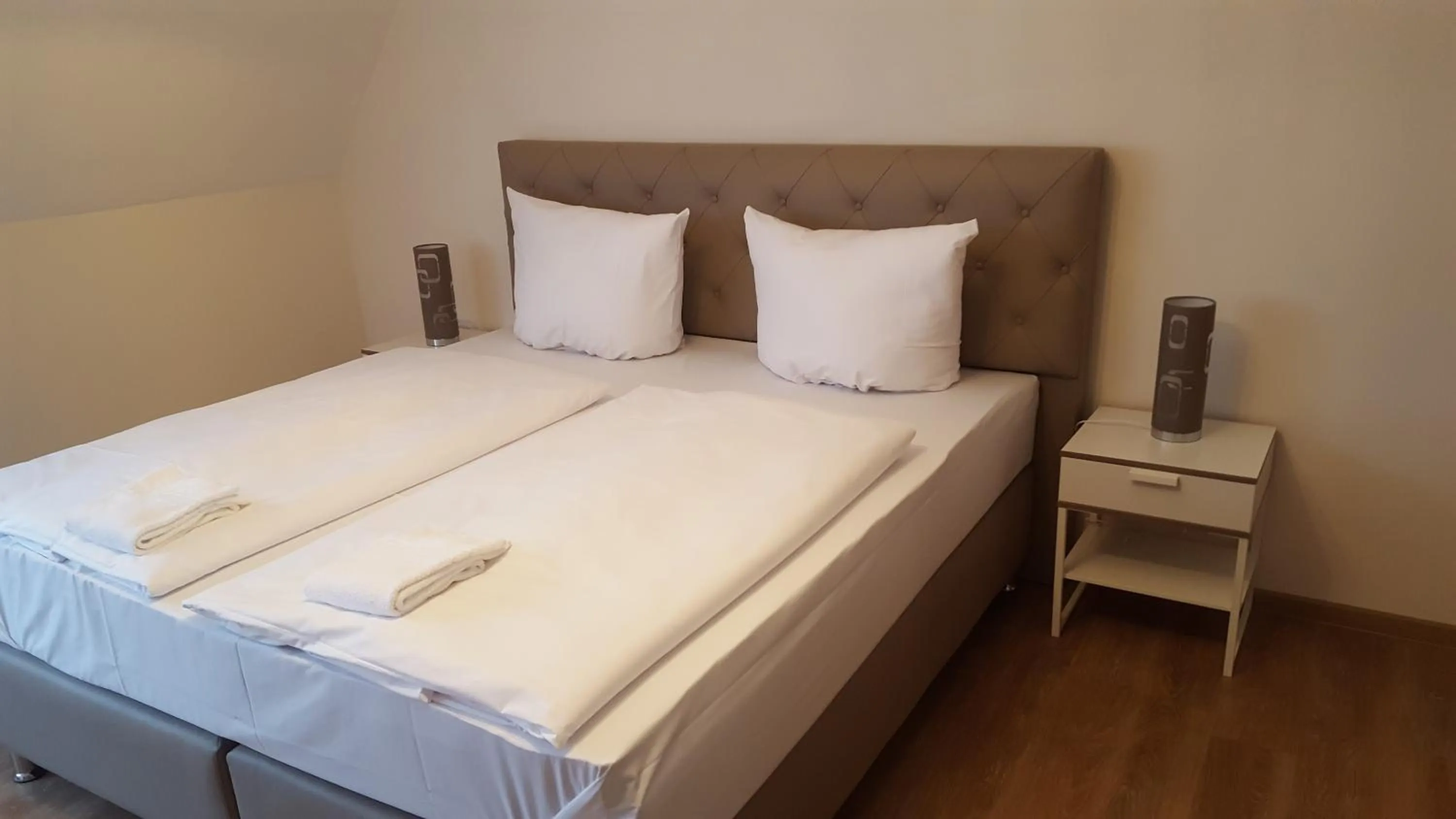 Bed in Hotel Ravene