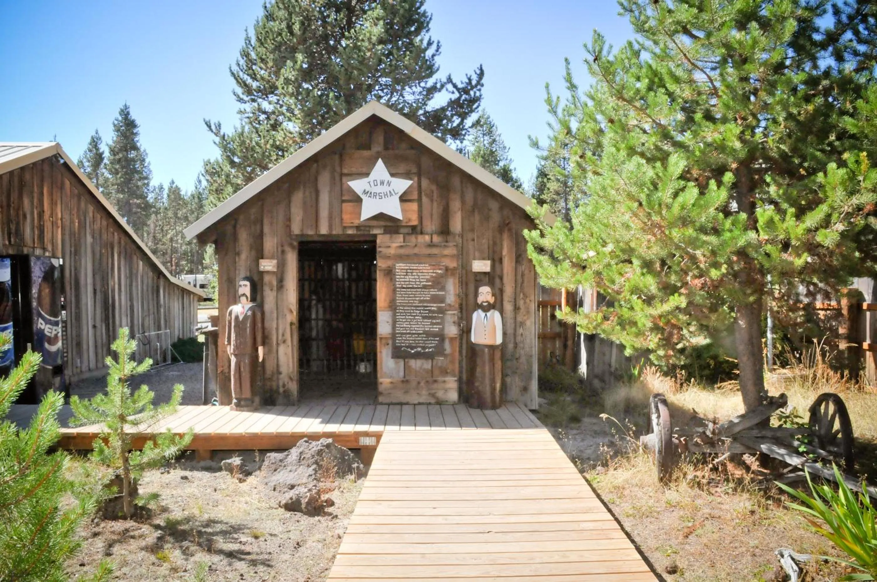 Bend-Sunriver Camping Resort 24 ft. Yurt 9