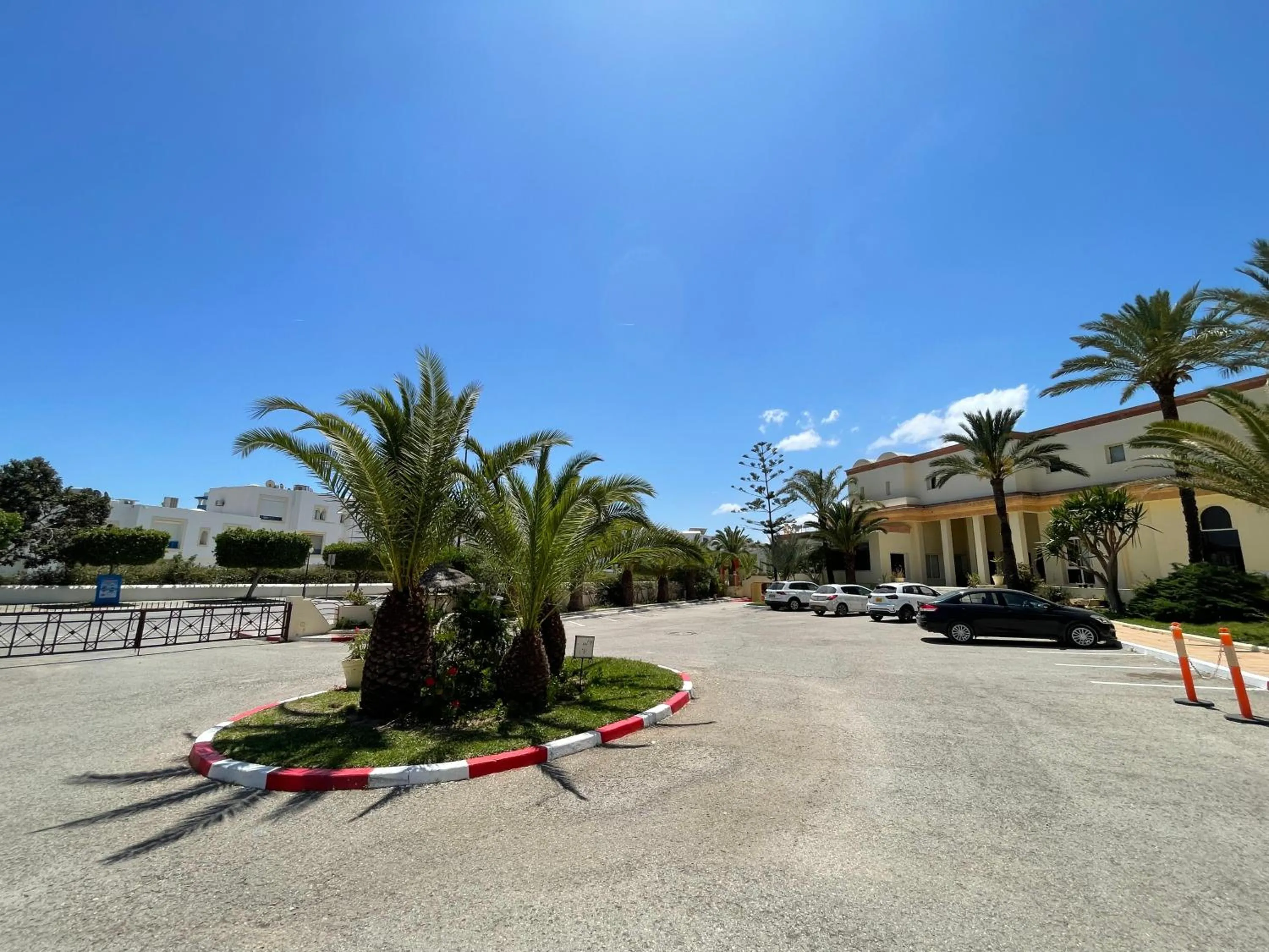 Parking in Marina Palace