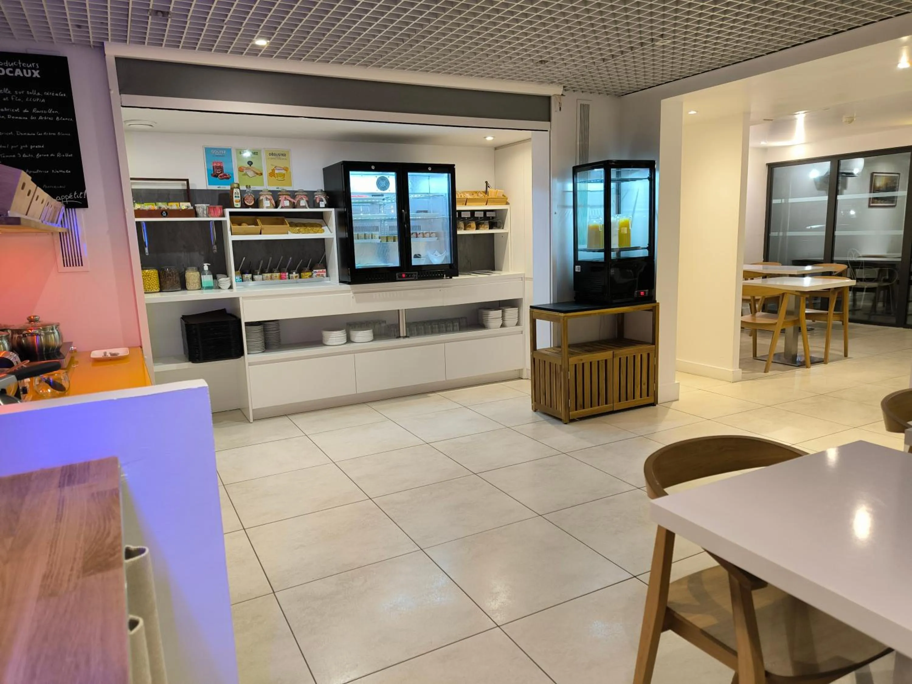 Buffet breakfast in Brit Hotel Porte d'Espagne